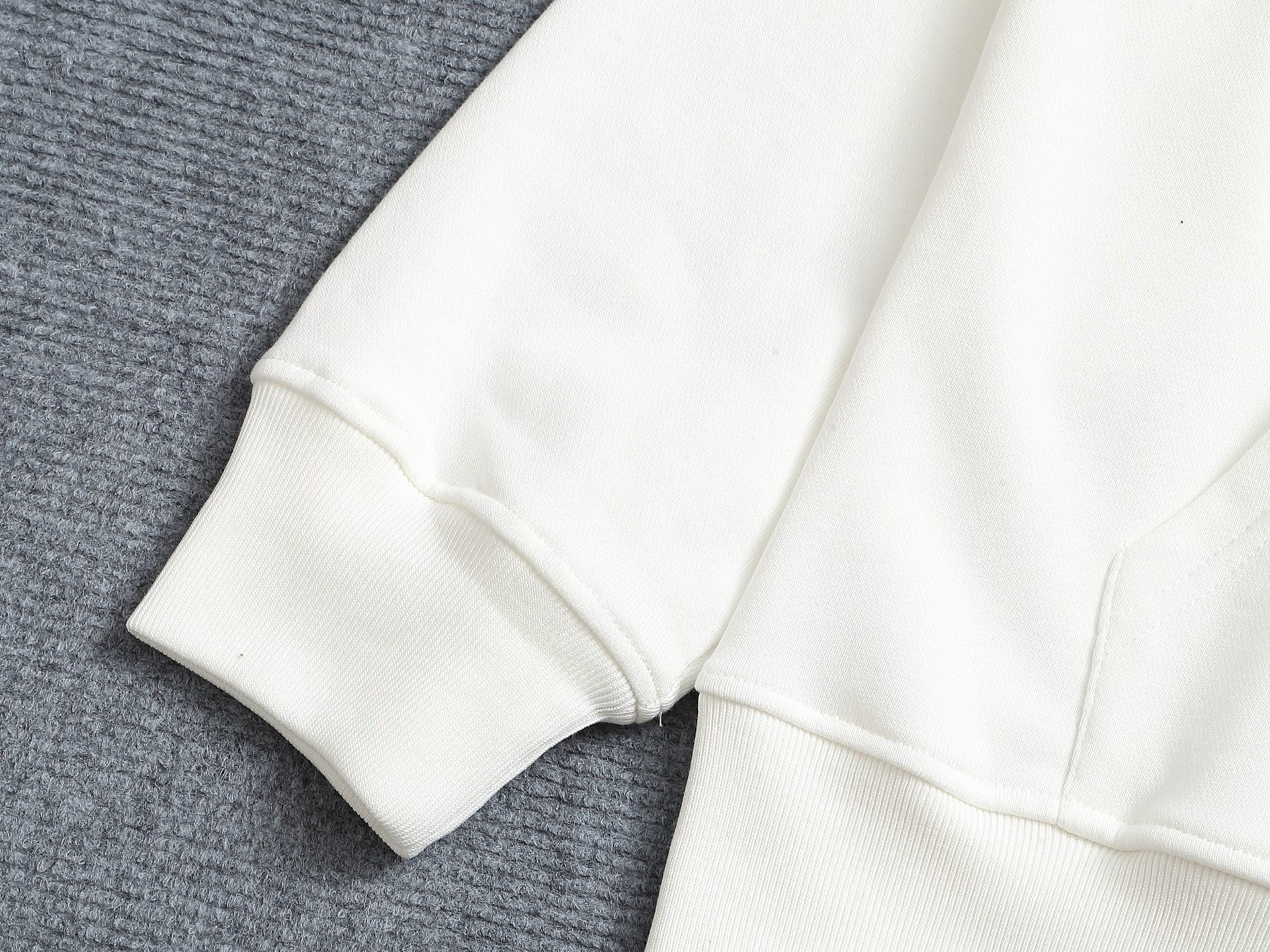 【FENDI旗艦店】フェンディ パーカー 男女兼用 ご好評に付き再入荷！