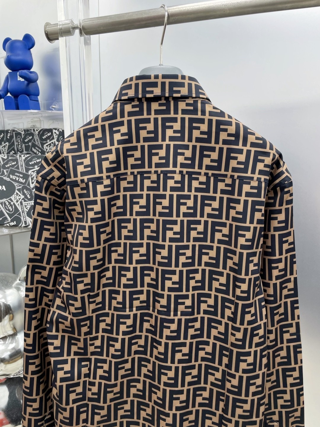 【FENDI旗艦店】フェンディ 長袖シャツ、ご好評に付き再入荷！！