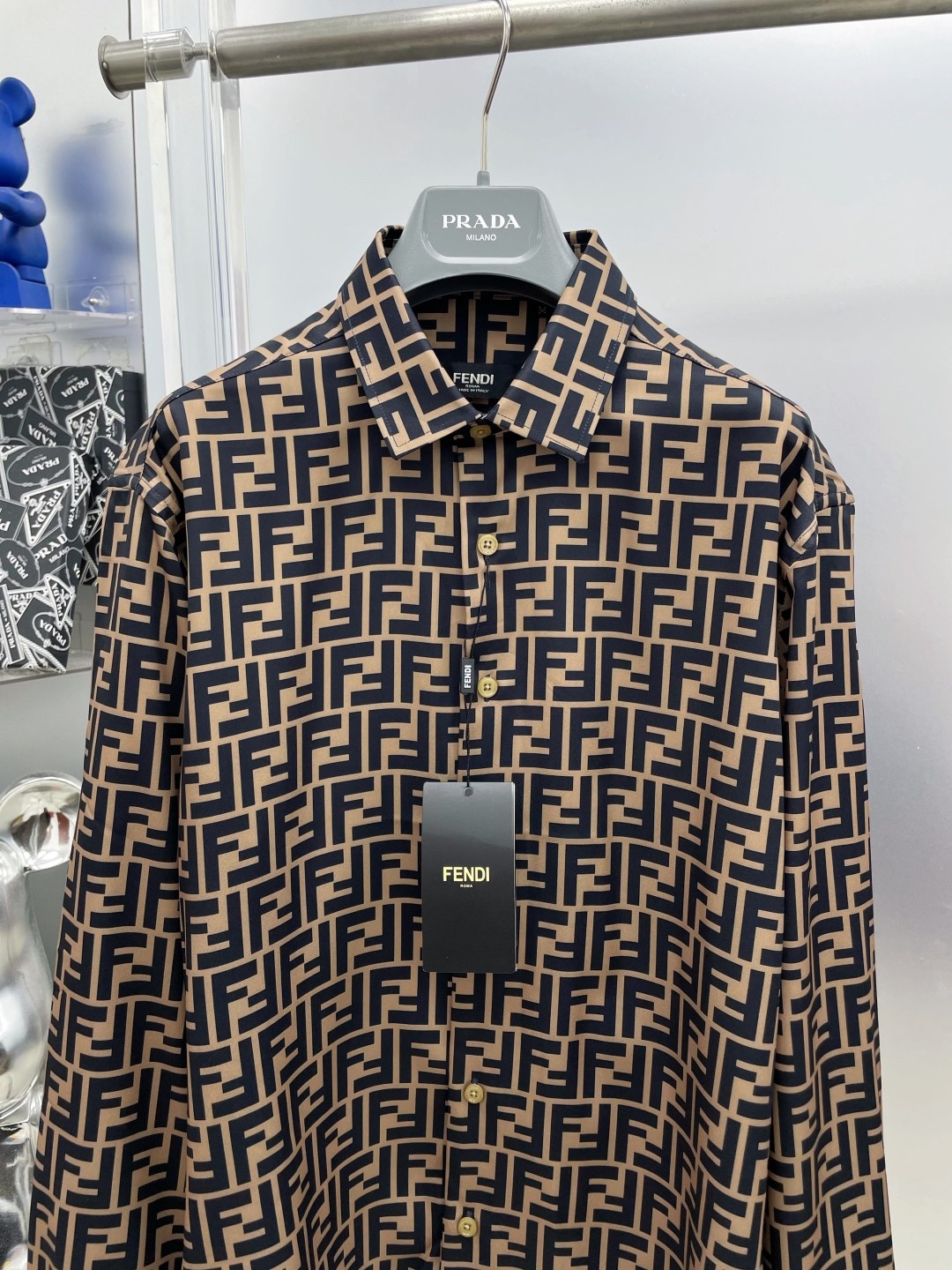 【FENDI旗艦店】フェンディ 長袖シャツ、ご好評に付き再入荷！！