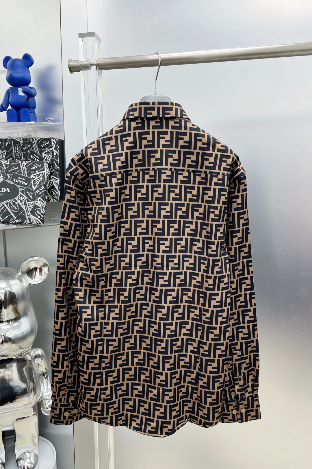 【FENDI旗艦店】フェンディ 長袖シャツ、ご好評に付き再入荷！！