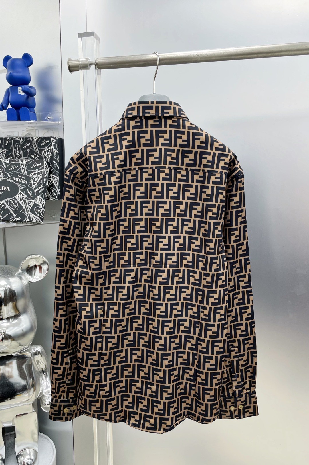 【FENDI旗艦店】フェンディ 長袖シャツ、ご好評に付き再入荷！！