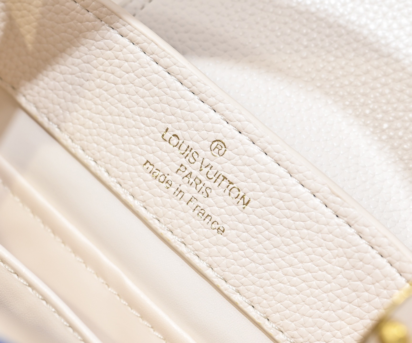 【LOUIS VUITTON旗艦店】ルイヴィトン CAPUCINES ハンドバッグ M12947