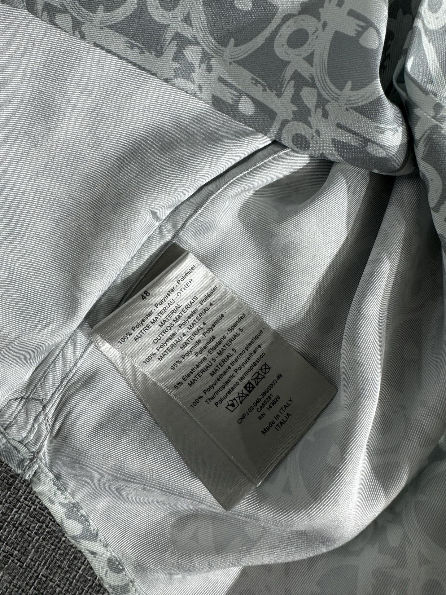 【DIOR 公式旗艦店】長袖シャツ、 ご好評に付き再入荷！！