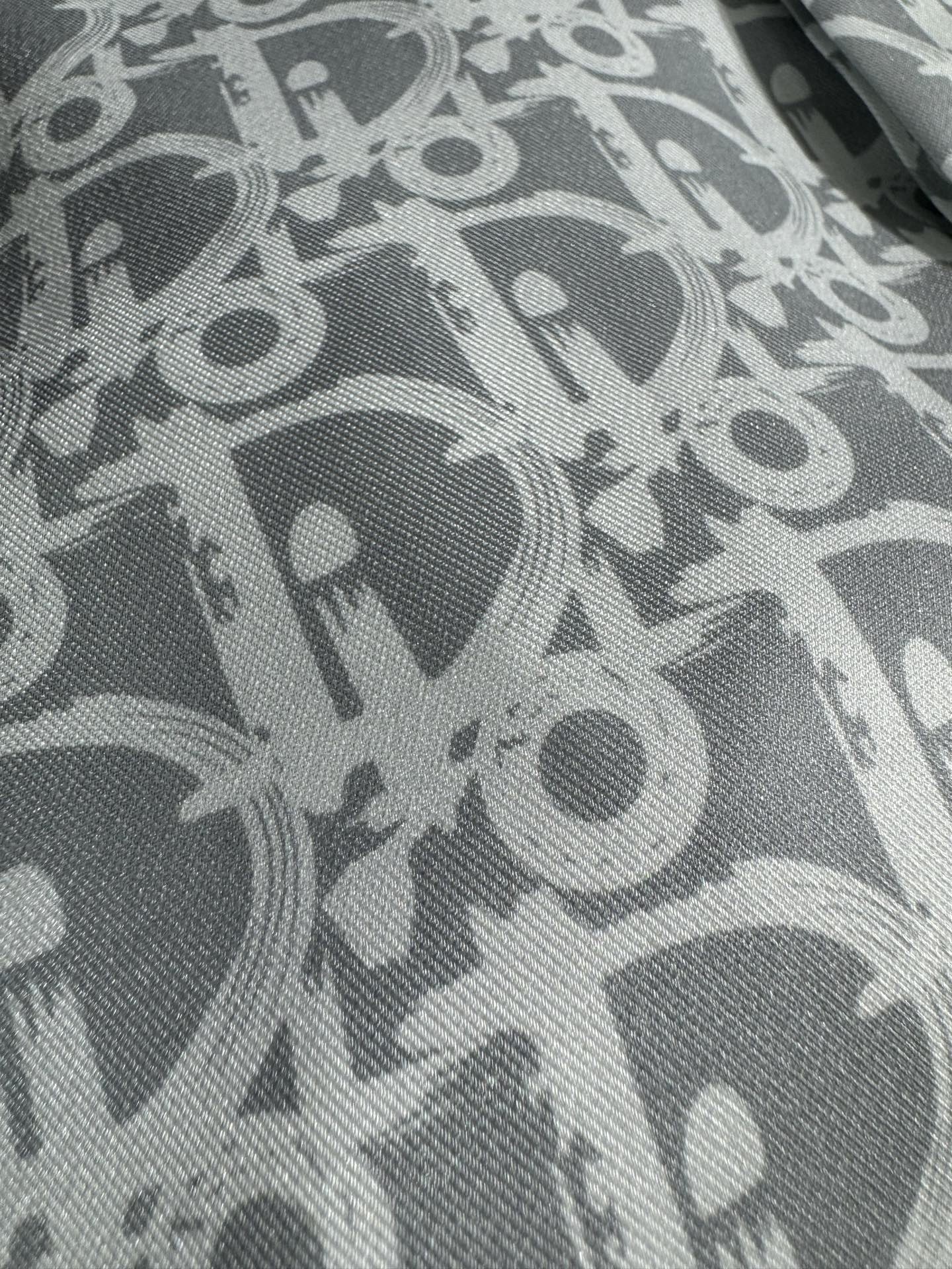 【DIOR 公式旗艦店】長袖シャツ、 ご好評に付き再入荷！！