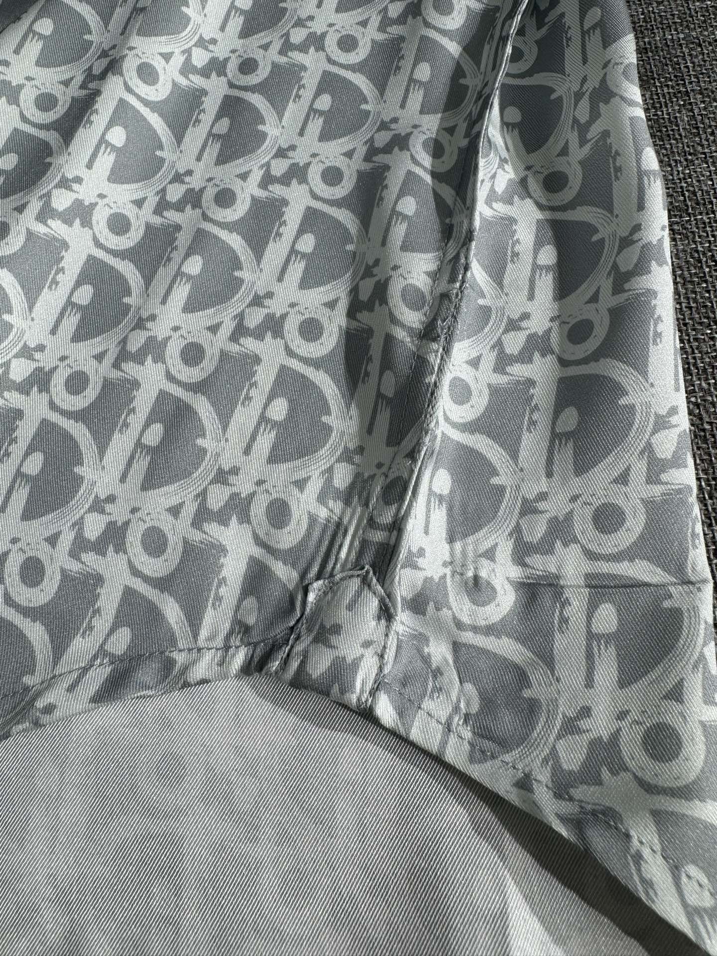 【DIOR 公式旗艦店】長袖シャツ、 ご好評に付き再入荷！！