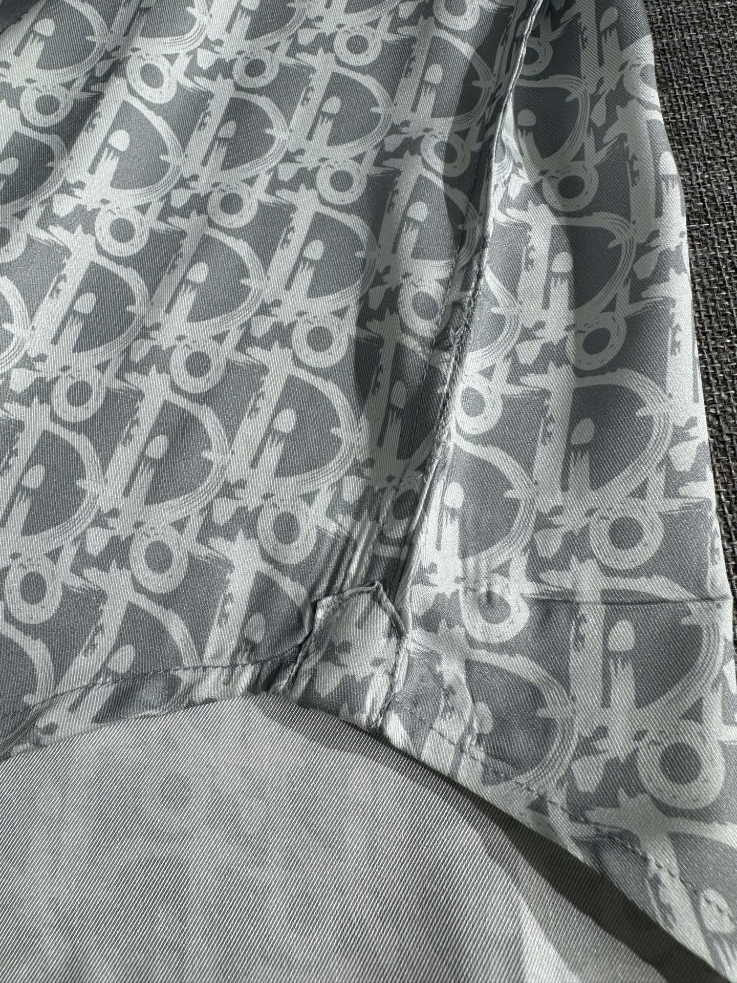 【DIOR 公式旗艦店】長袖シャツ、 ご好評に付き再入荷！！