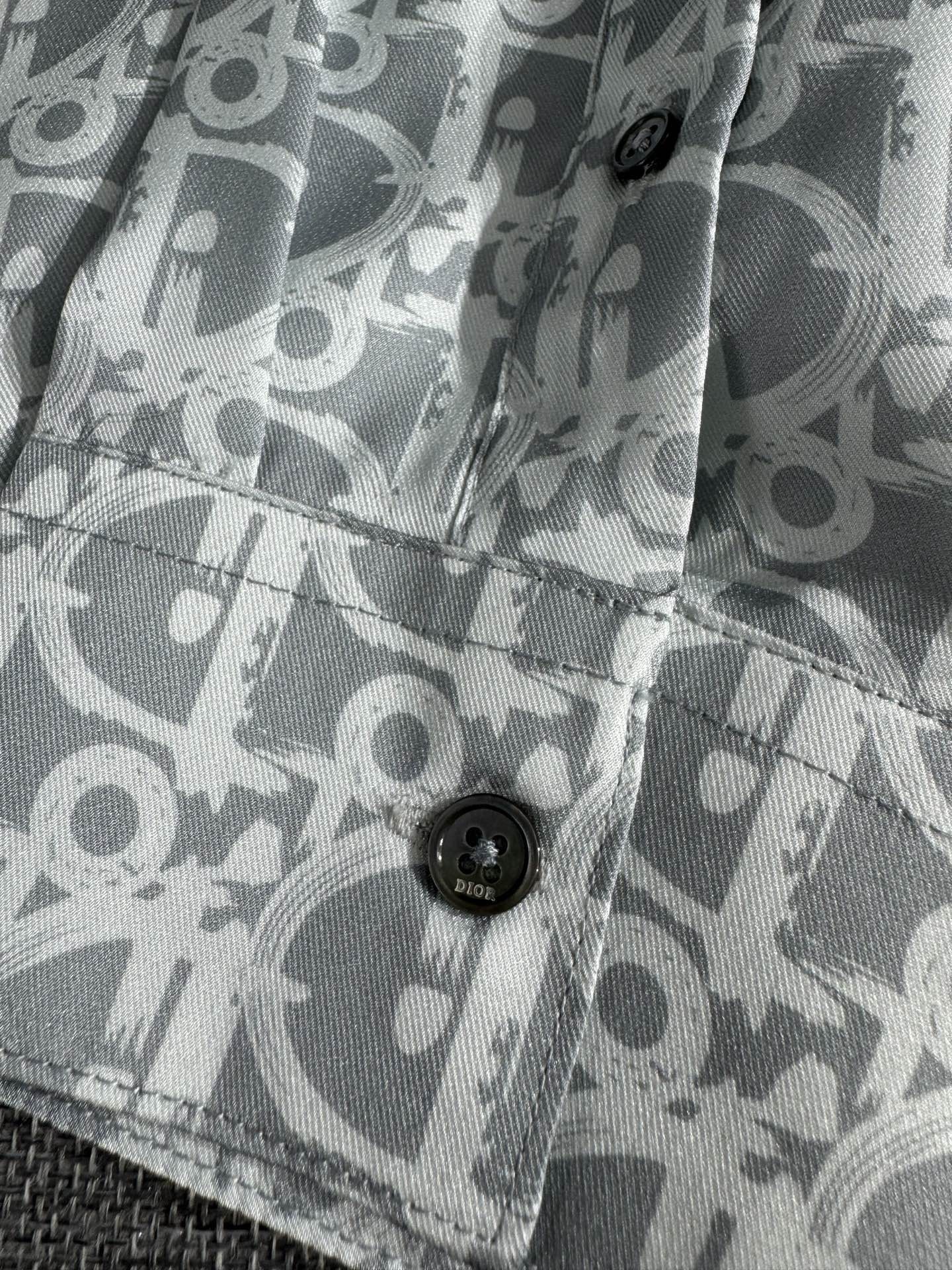 【DIOR 公式旗艦店】長袖シャツ、 ご好評に付き再入荷！！