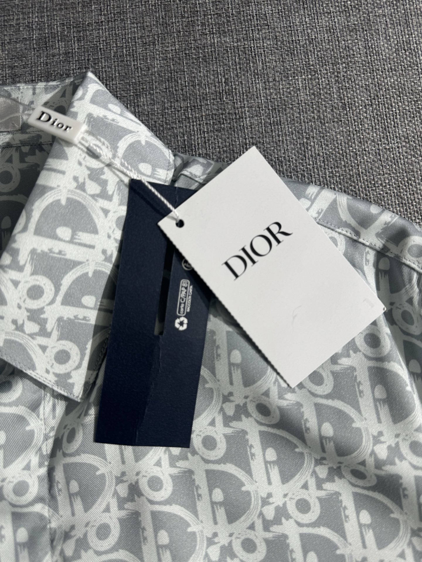 【DIOR 公式旗艦店】長袖シャツ、 ご好評に付き再入荷！！