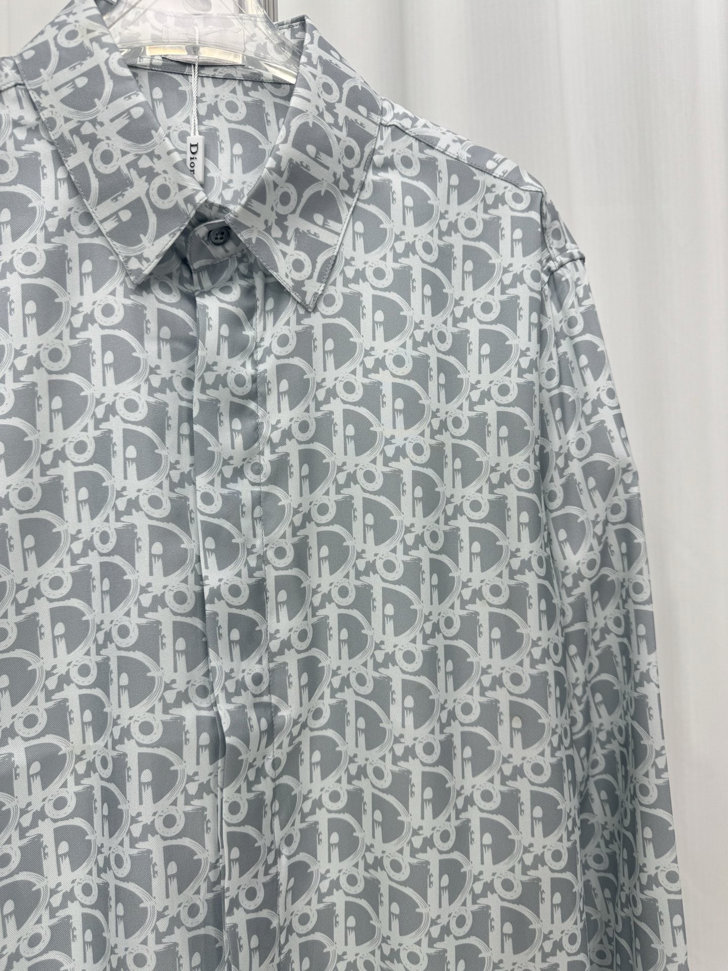 【DIOR 公式旗艦店】長袖シャツ、 ご好評に付き再入荷！！