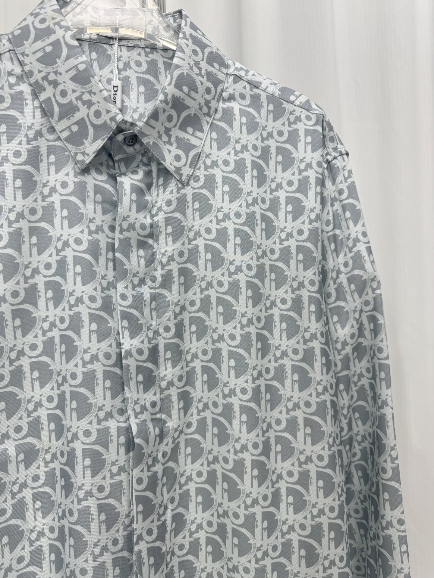 【DIOR 公式旗艦店】長袖シャツ、 ご好評に付き再入荷！！