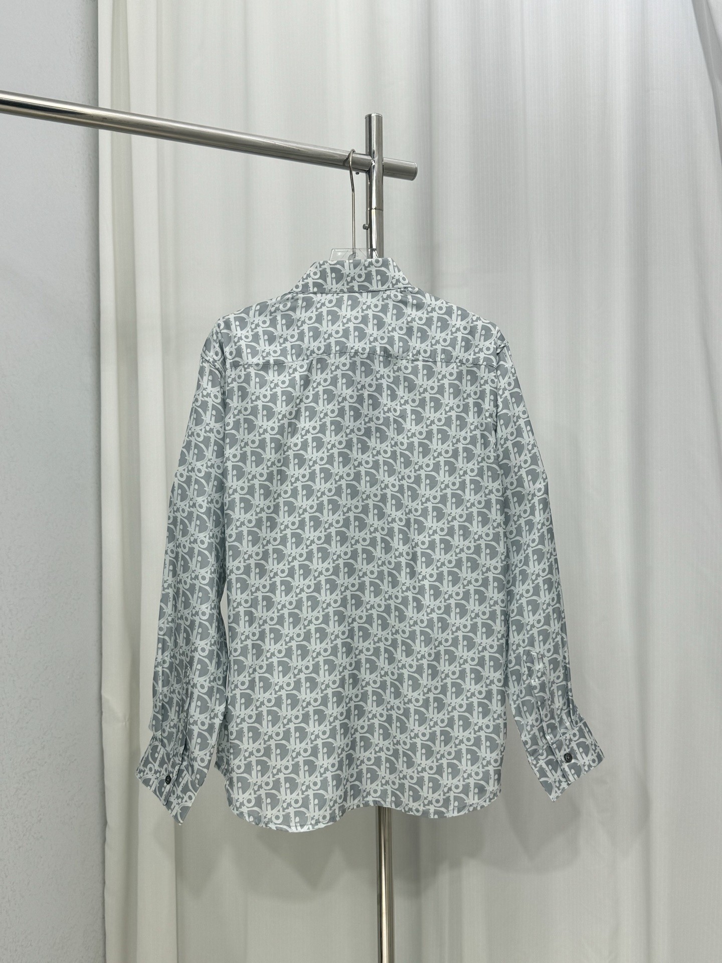 【DIOR 公式旗艦店】長袖シャツ、 ご好評に付き再入荷！！