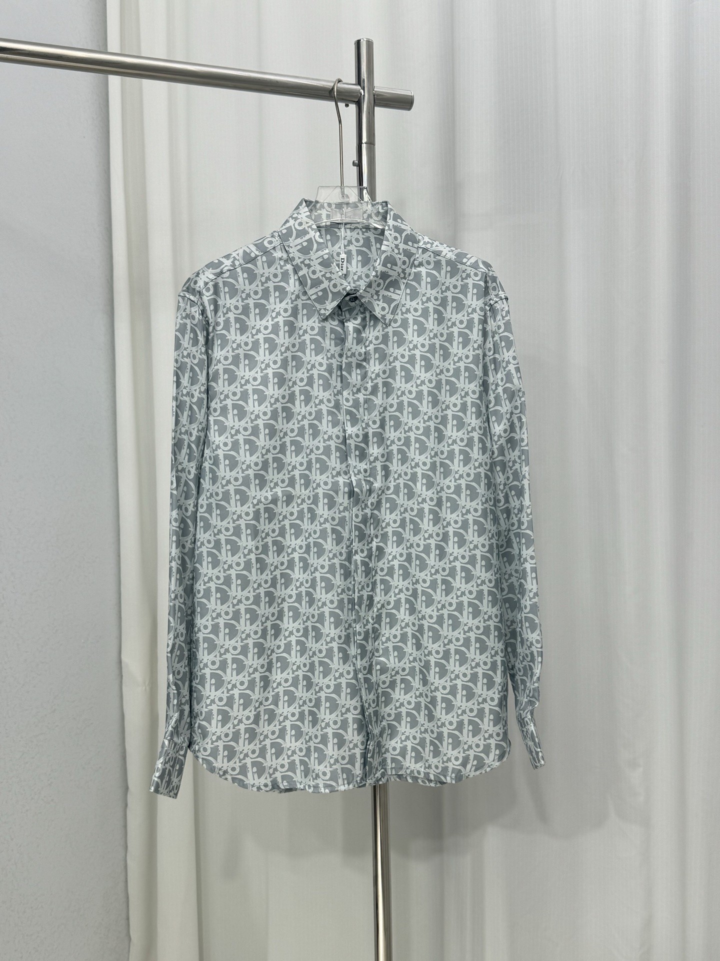 【DIOR 公式旗艦店】長袖シャツ、 ご好評に付き再入荷！！