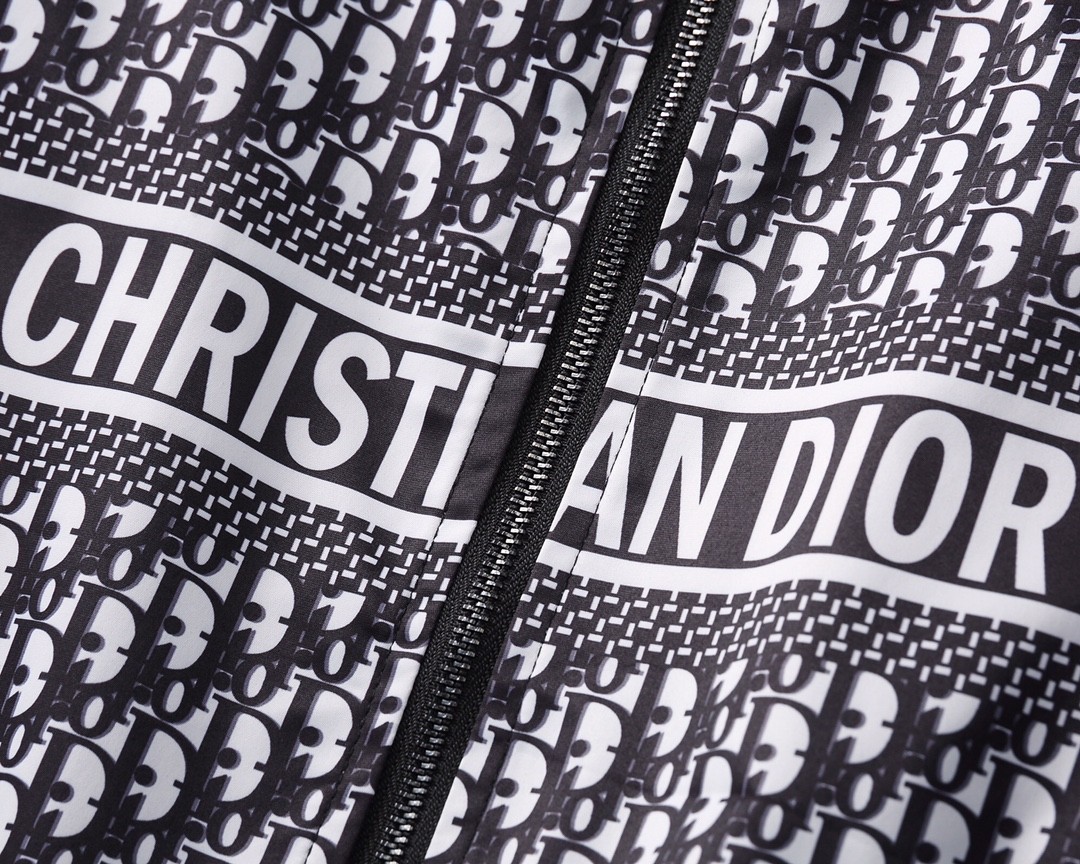 【Dior公式 旗艦店】（ディオール）ジャケット、ご好評に付き再入荷！