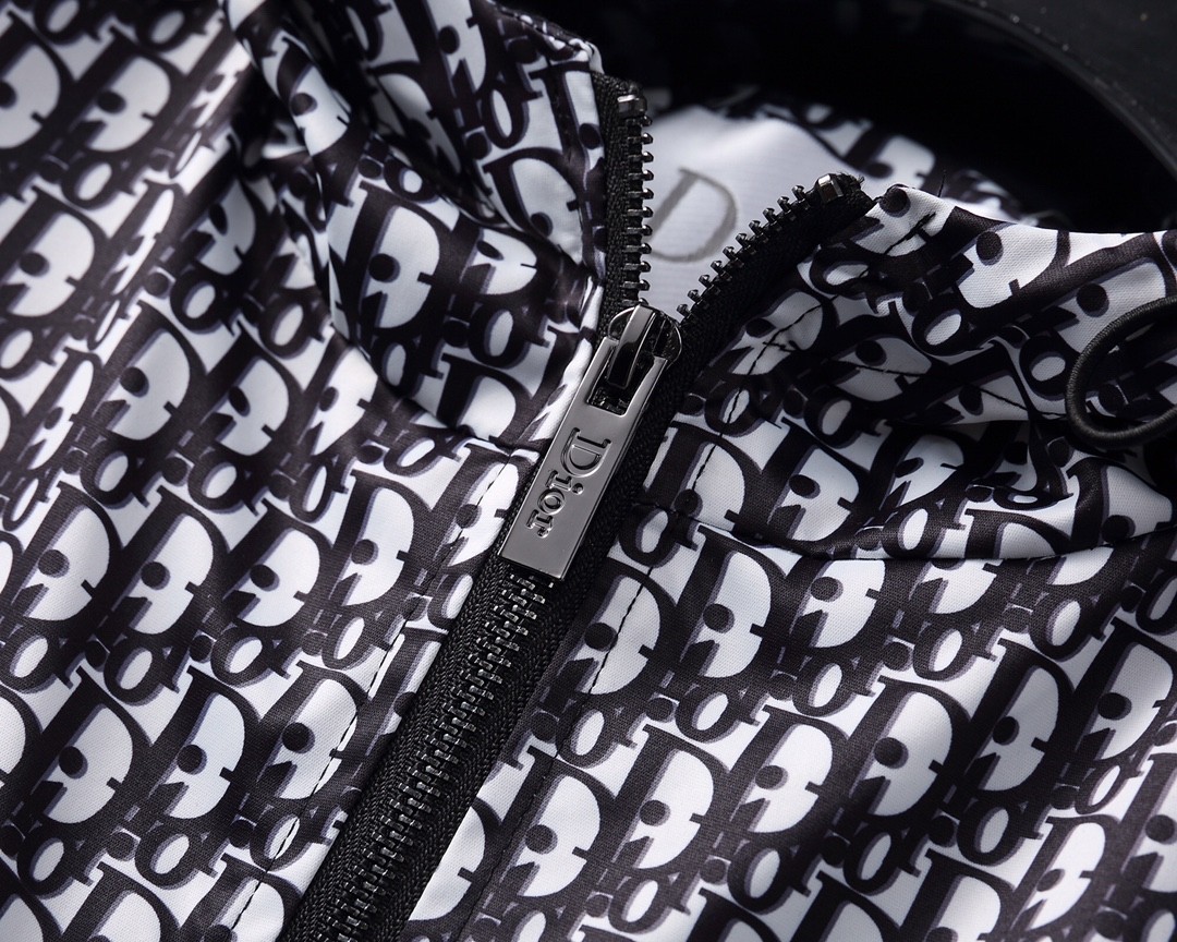 【Dior公式 旗艦店】（ディオール）ジャケット、ご好評に付き再入荷！