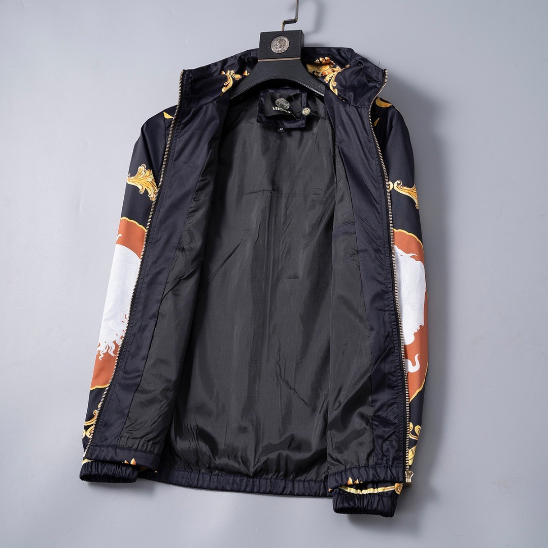 【VERSACE旗艦店】ヴェルサーチ ジャケット 、ご好評に付き再入荷！