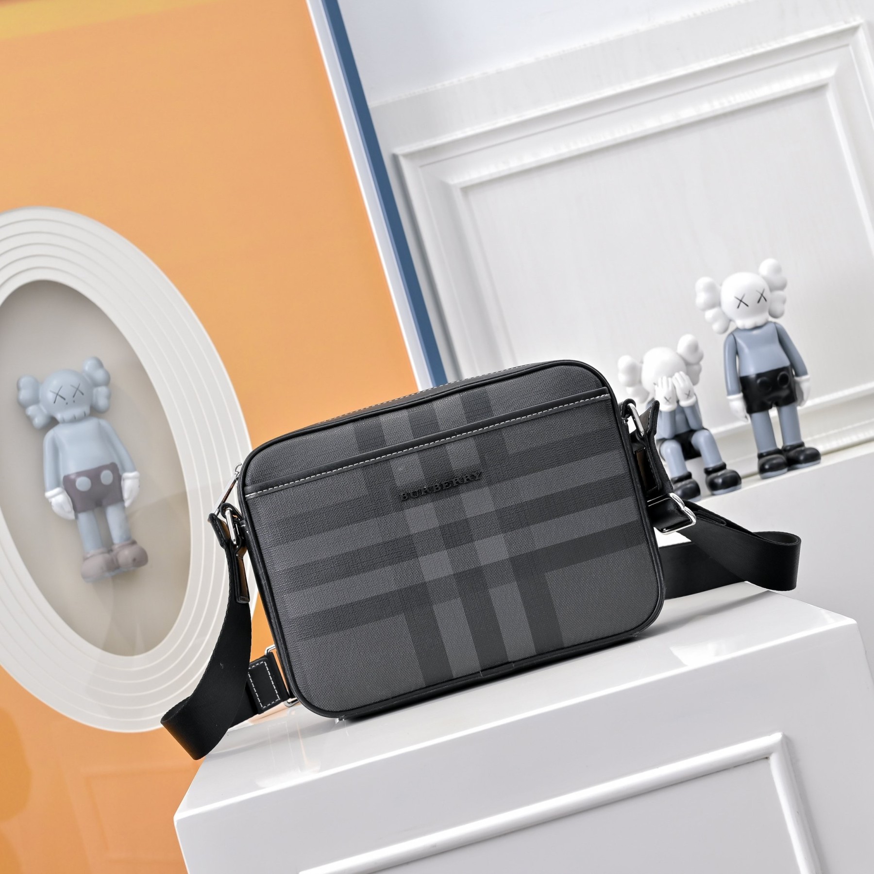 BURBERRY バーバリー 新しいショルダーバッグ 25*5*18CM