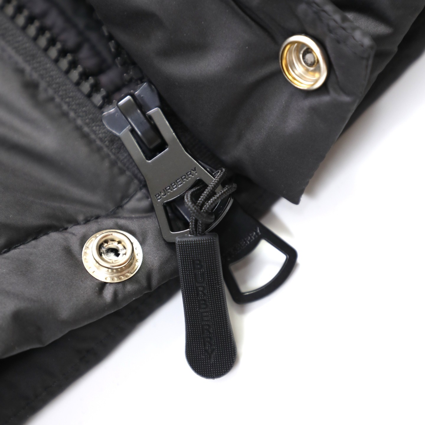 【BUREERRY旗艦店】（バーバリー）着脱式ダウンジャケット、ご好評に付き再入荷！！