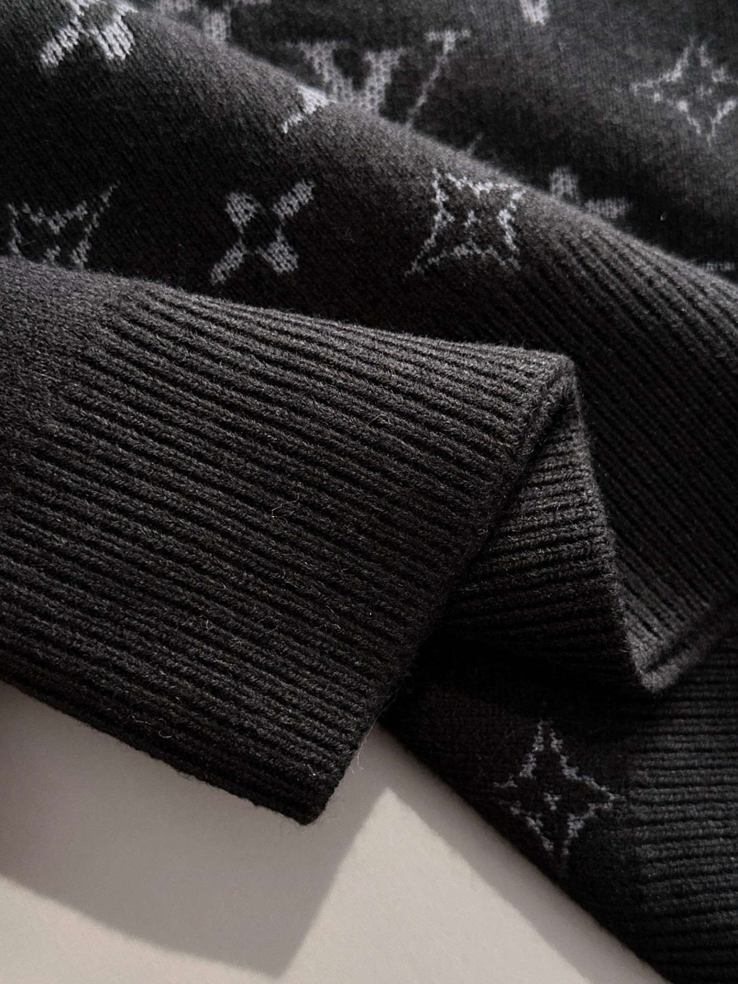 【LOUIS VUITTON旗艦店】ルイヴィトン セーター 男女兼用 ご好評に付き再入荷！