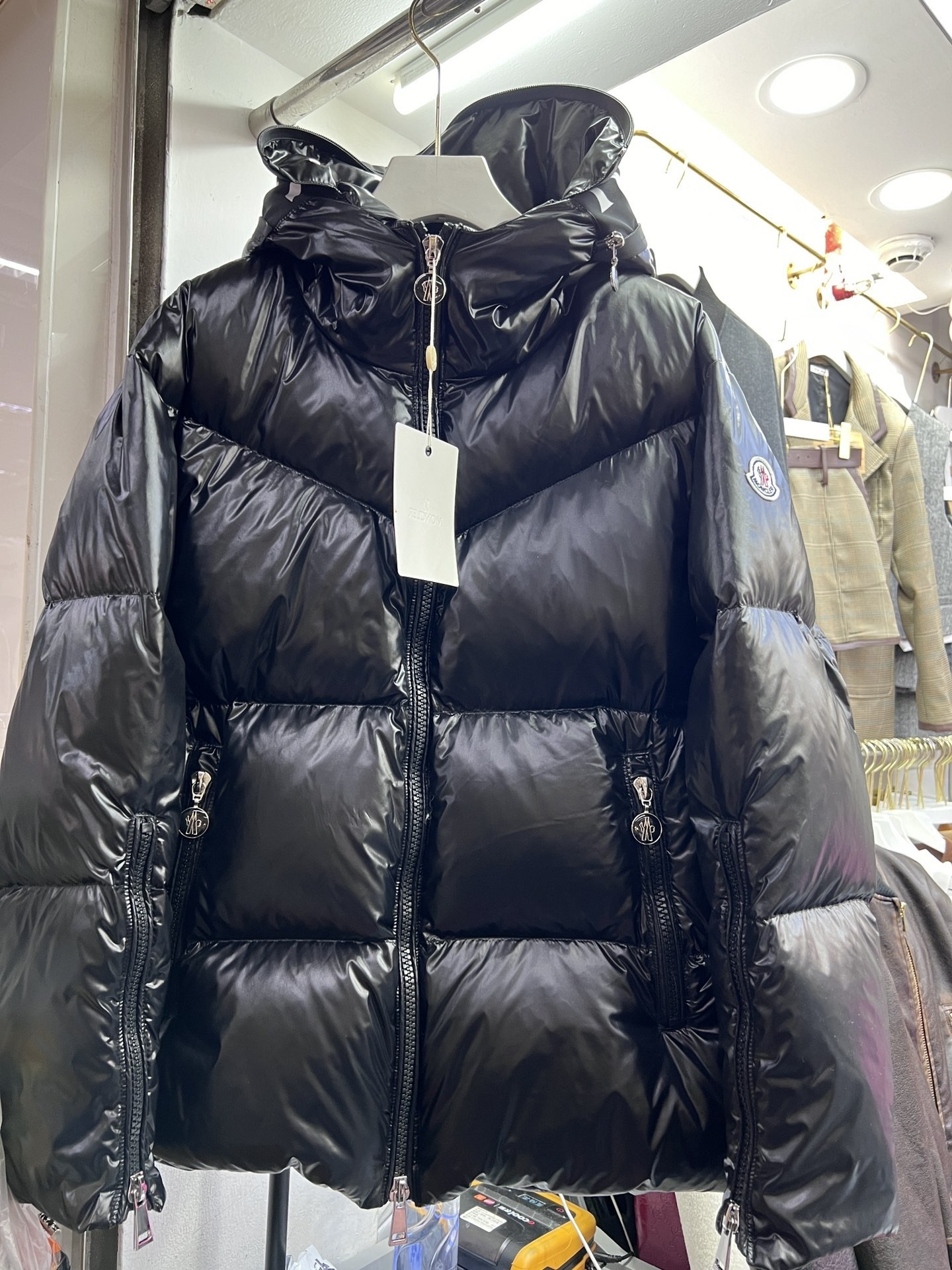 【MONCLER旗艦店】（モンクレール） ダウンジャケット ご好評に付き再入荷！