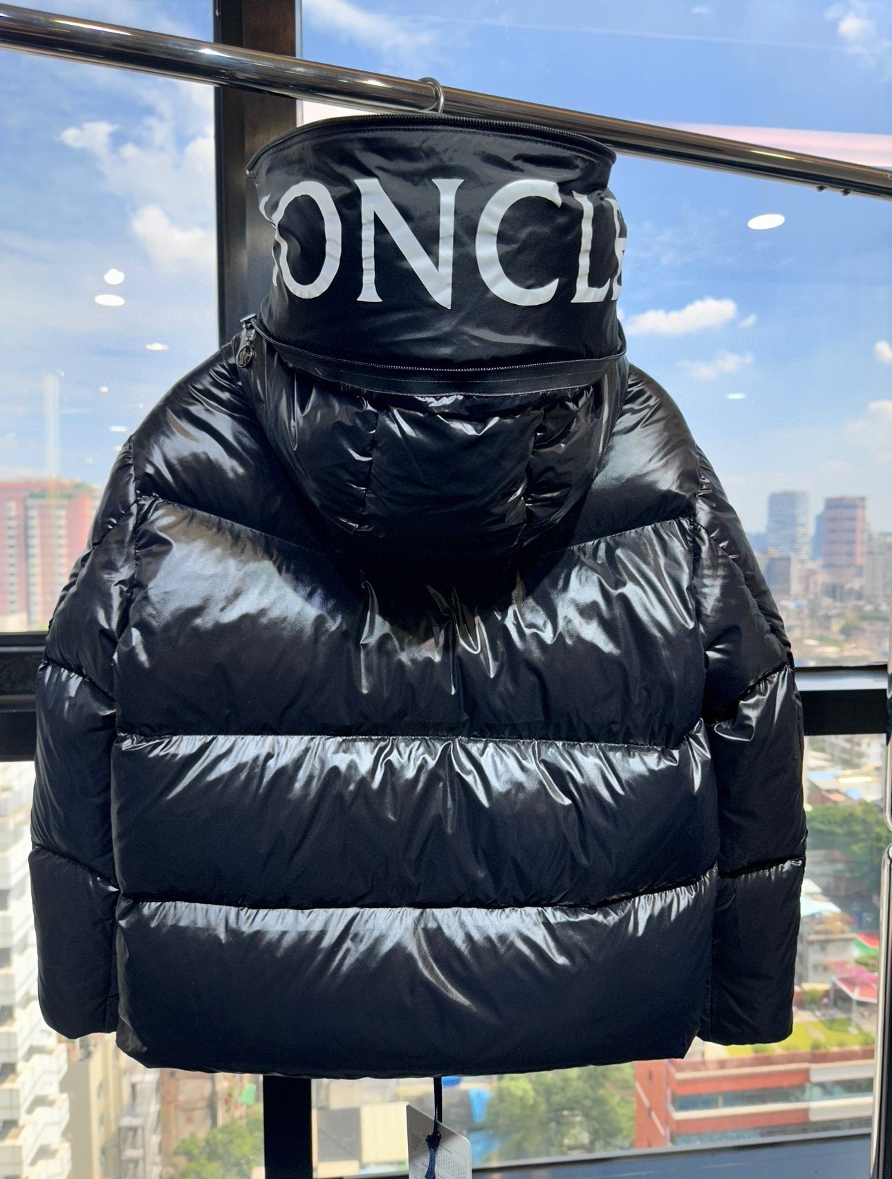 【MONCLER旗艦店】（モンクレール） ダウンジャケット ご好評に付き再入荷！