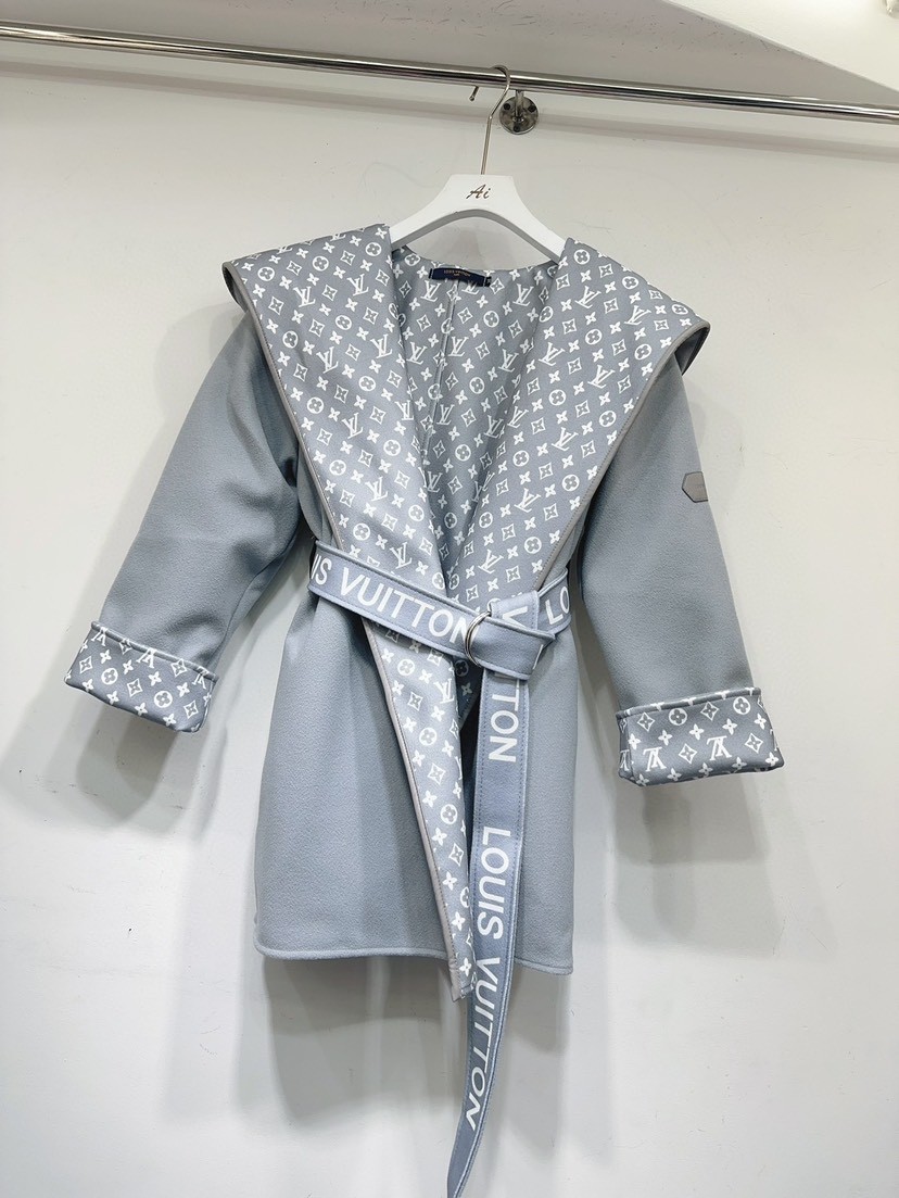 【LOUIS VUITTON旗艦店】ルイヴィトン ミドル丈のコート ご好評に付き再入荷！