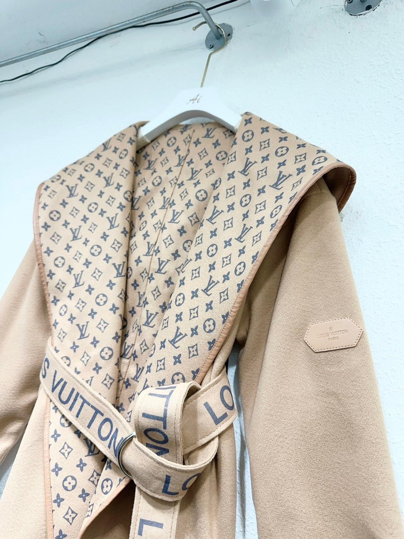 【LOUIS VUITTON旗艦店】ルイヴィトン ミドル丈のコート ご好評に付き再入荷！