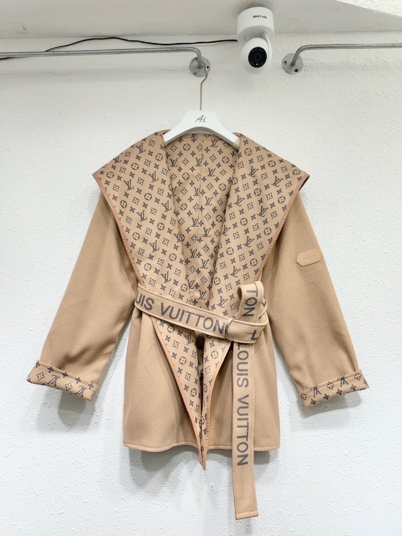 【LOUIS VUITTON旗艦店】ルイヴィトン ミドル丈のコート ご好評に付き再入荷！