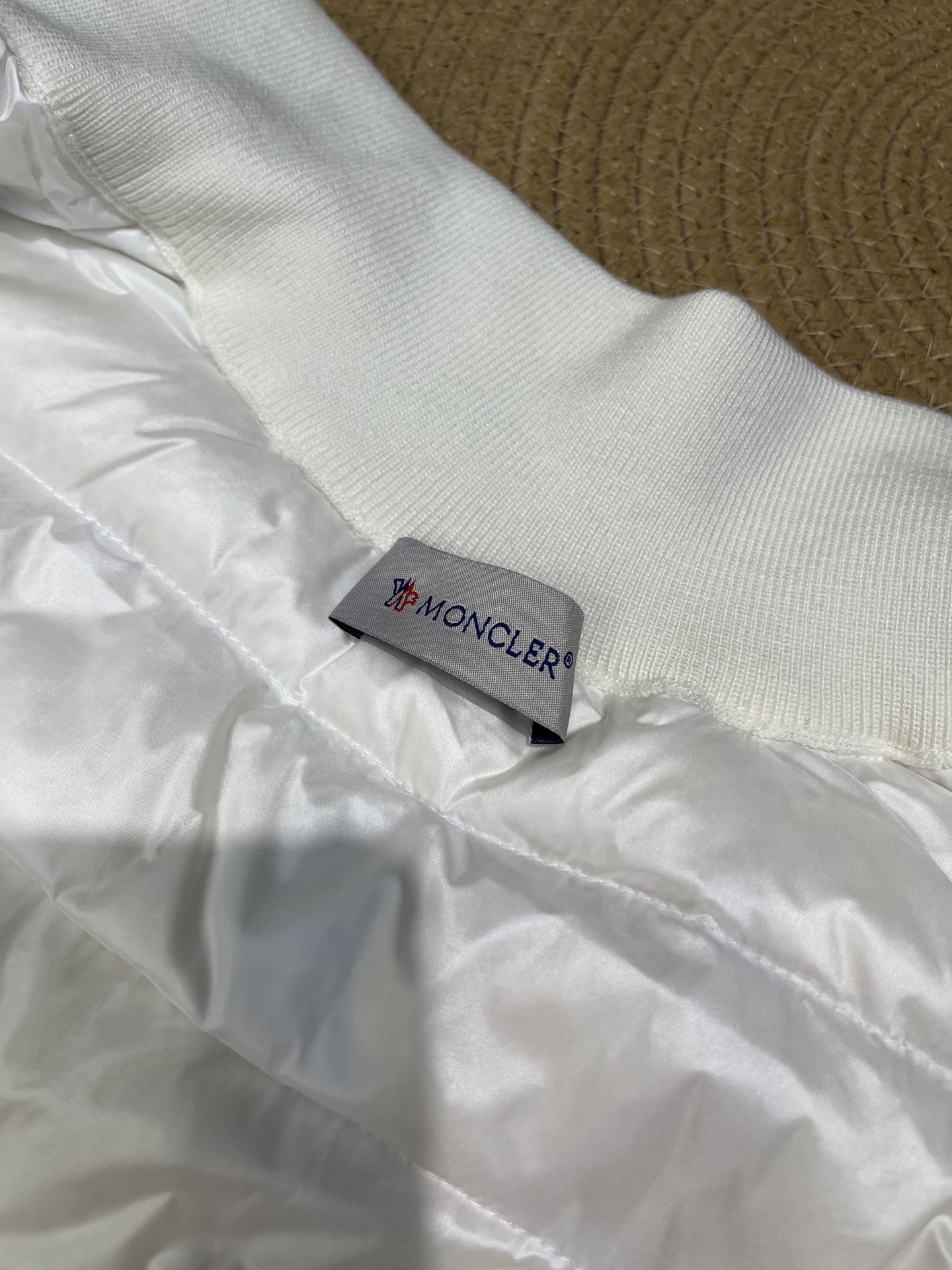 【MONCLER 公式旗艦店】モンクレール ダウンジャケットご好評に付き再入荷！