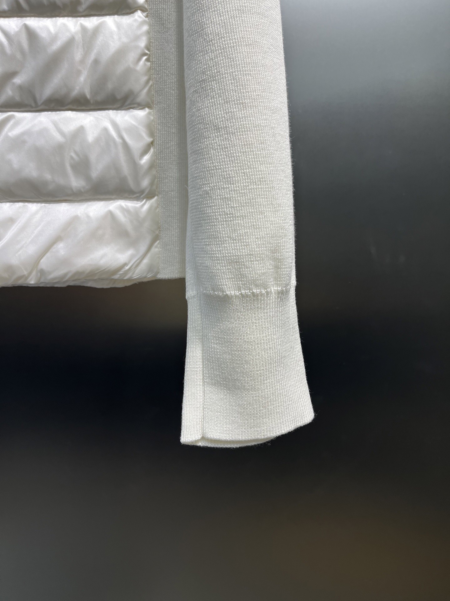 【MONCLER 公式旗艦店】モンクレール ダウンジャケットご好評に付き再入荷！