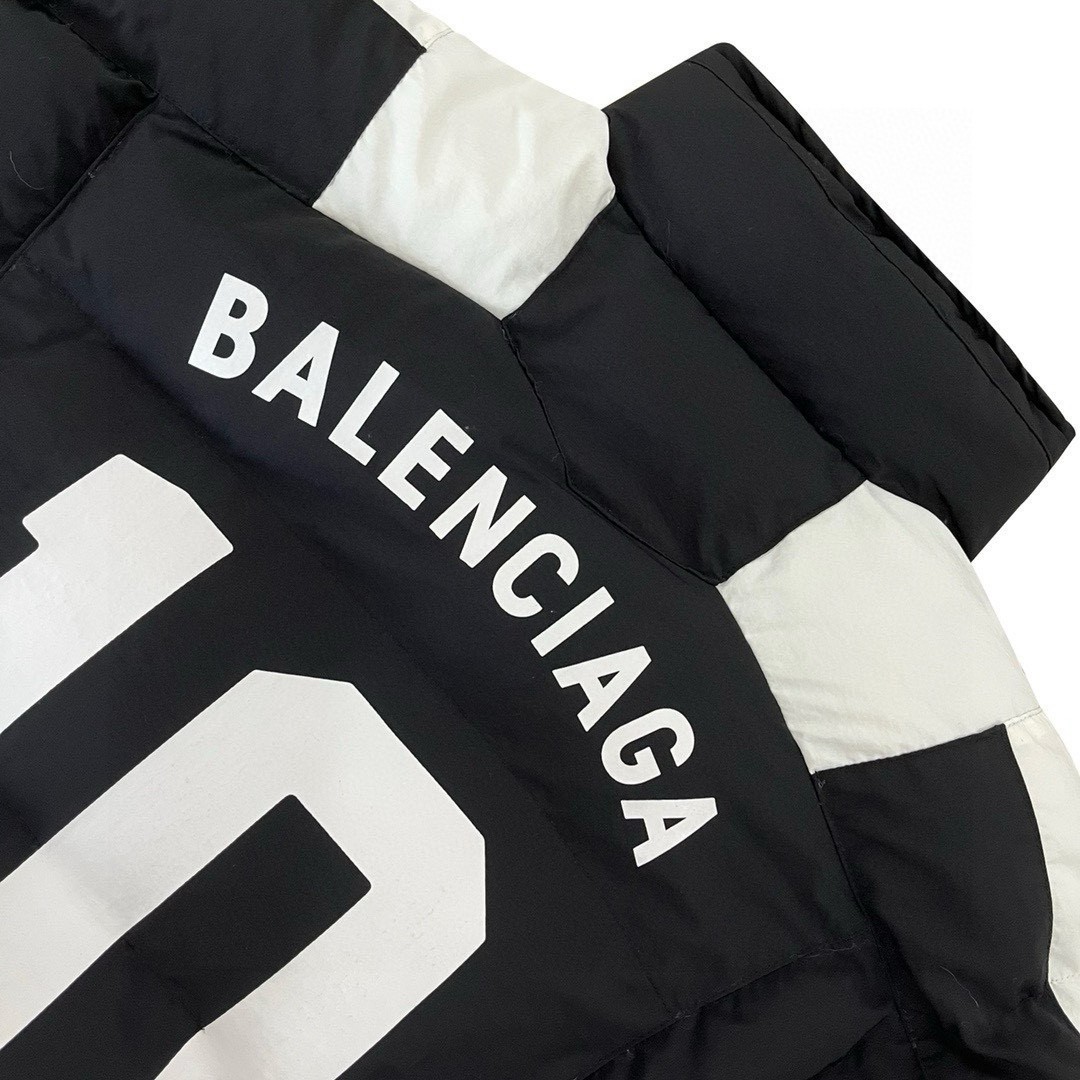 【BALENCIAGA旗艦店】バレンシアガ ダウンジャケット ご好評に付き再入荷！