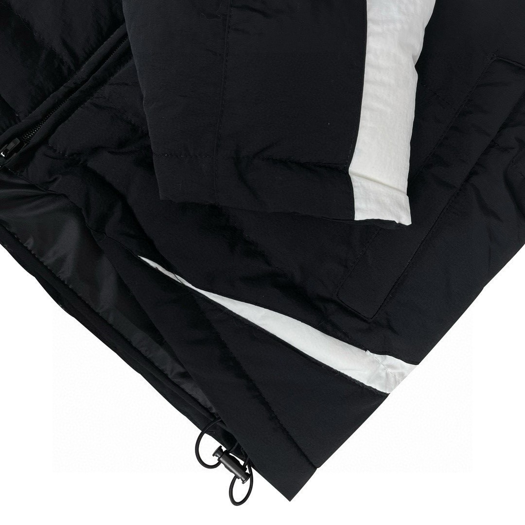 【BALENCIAGA旗艦店】バレンシアガ ダウンジャケット ご好評に付き再入荷！