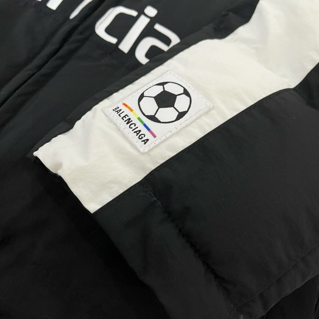 【BALENCIAGA旗艦店】バレンシアガ ダウンジャケット ご好評に付き再入荷！