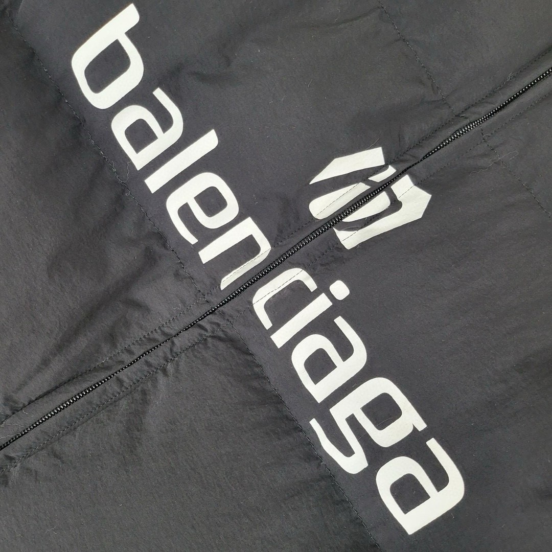 【BALENCIAGA旗艦店】バレンシアガ ダウンジャケット ご好評に付き再入荷！