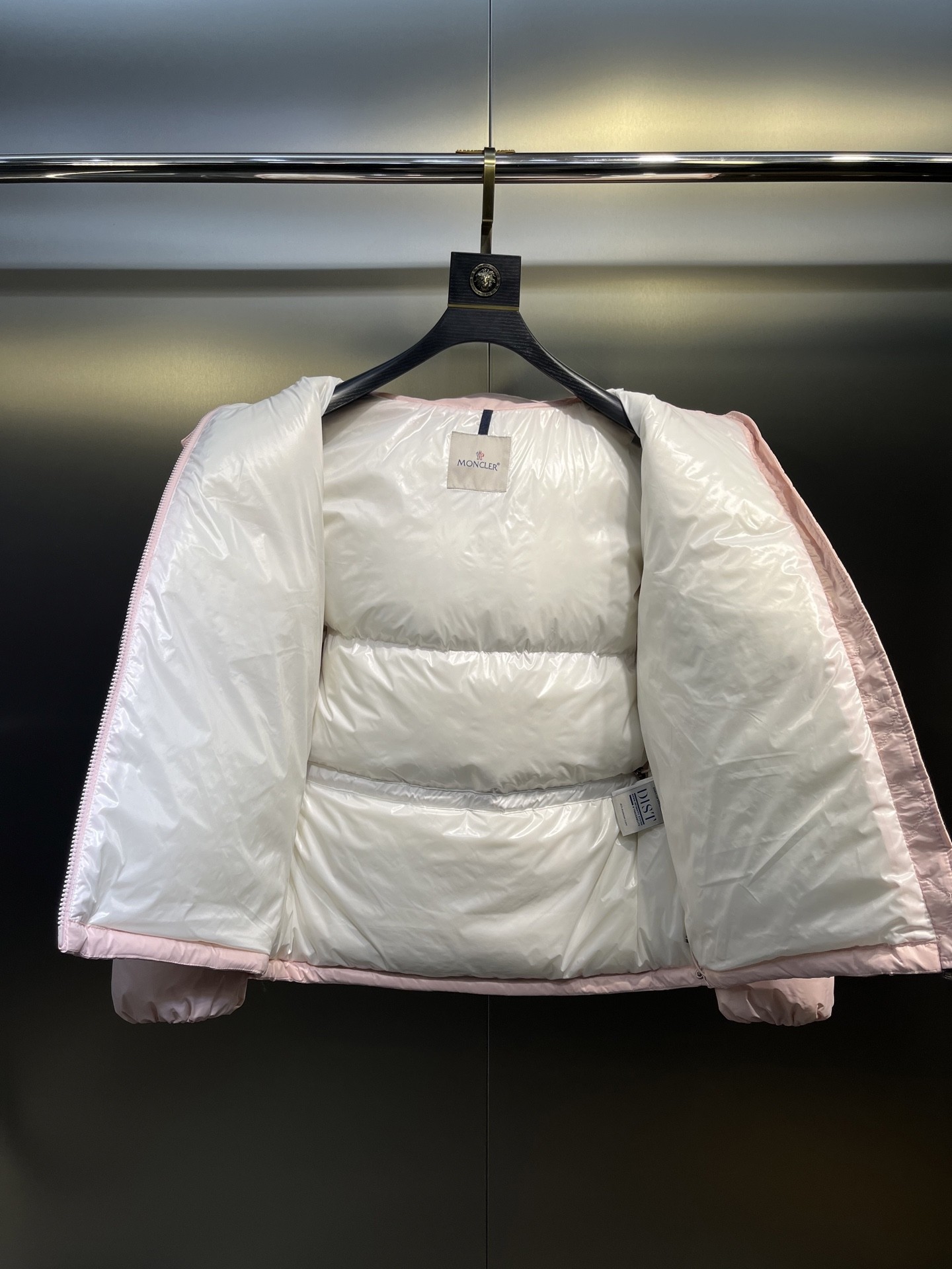 【MONCLER 公式旗艦店】モンクレール ダウンジャケット ご好評に付き再入荷！