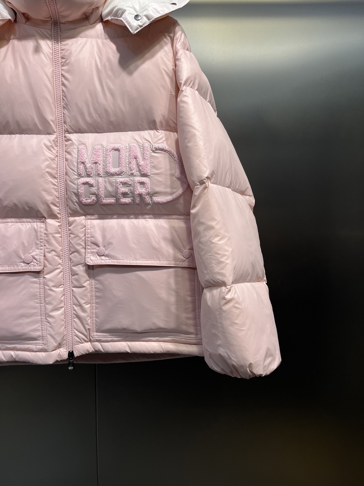 【MONCLER 公式旗艦店】モンクレール ダウンジャケット ご好評に付き再入荷！