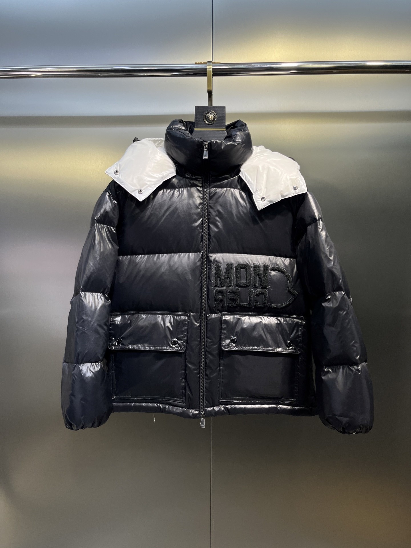 【MONCLER 公式旗艦店】モンクレール ダウンジャケット ご好評に付き再入荷！