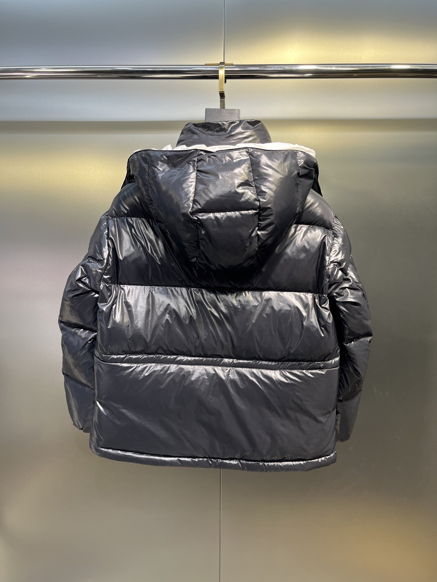 【MONCLER 公式旗艦店】モンクレール ダウンジャケット ご好評に付き再入荷！