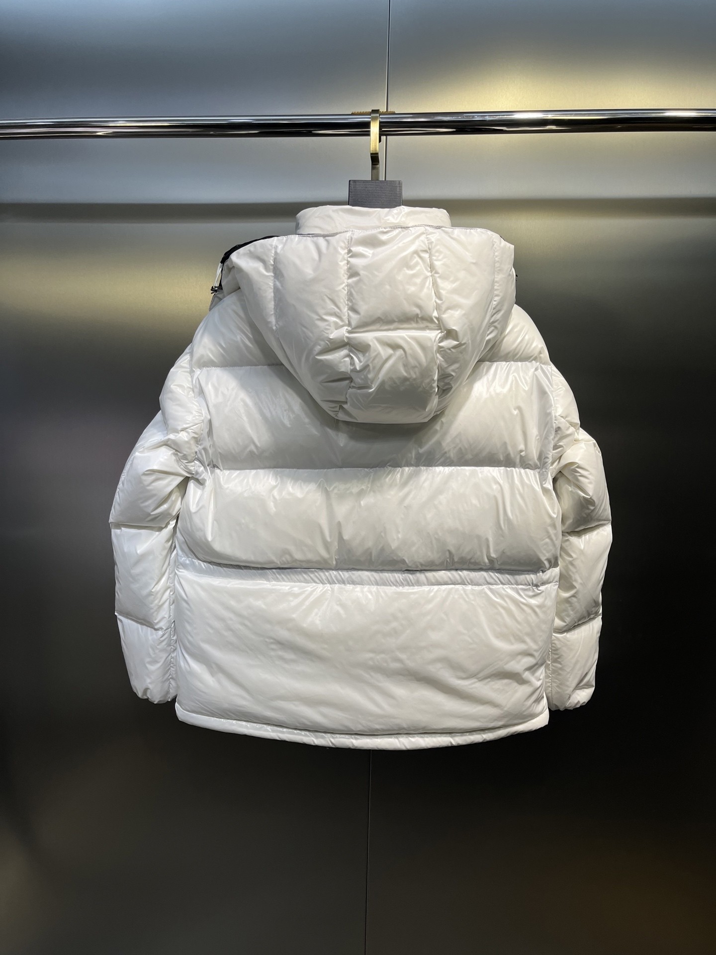 【MONCLER 公式旗艦店】モンクレール ダウンジャケット ご好評に付き再入荷！