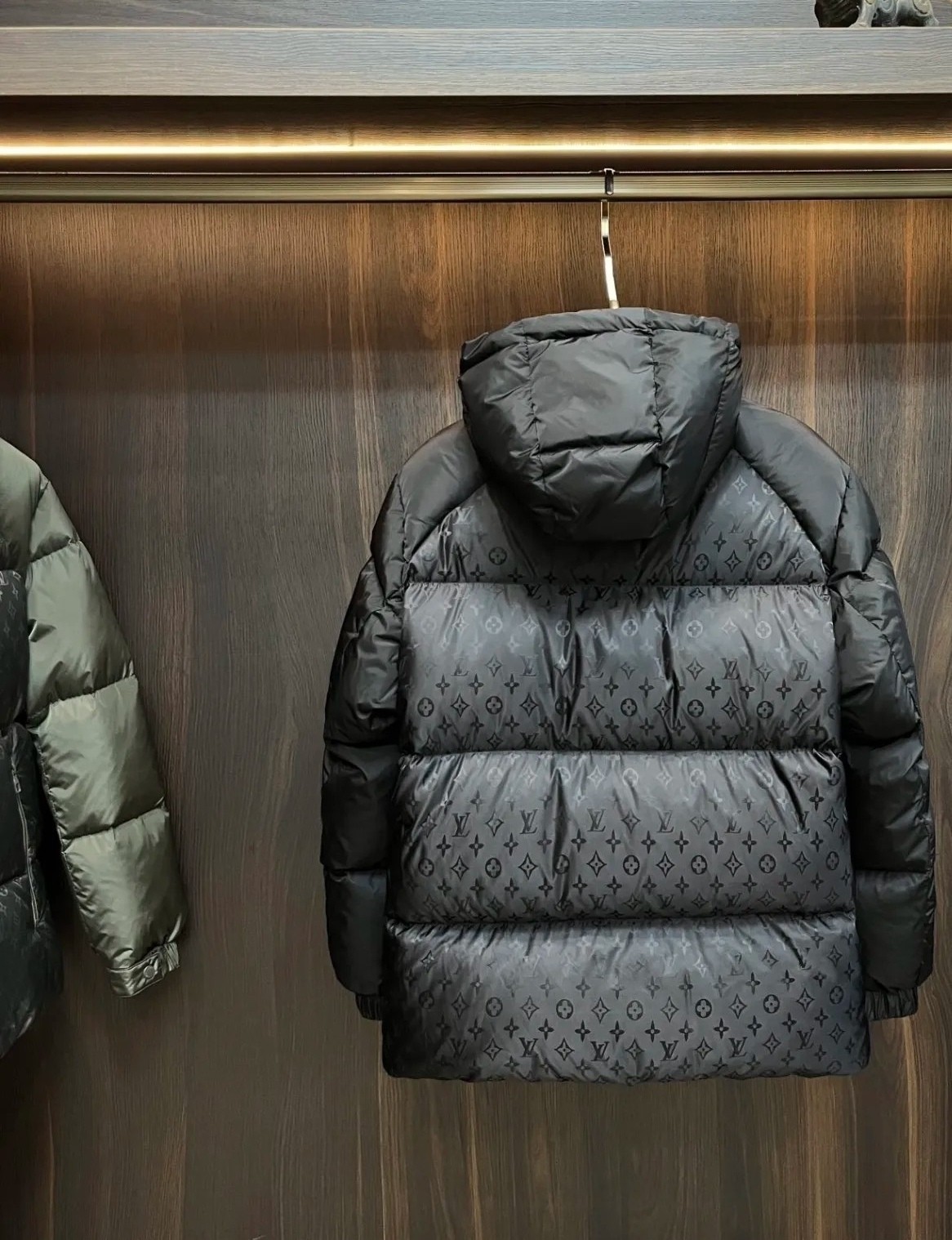 【LOUIS VUITTON旗艦店】ルイヴィトン ダウンジャケット ご好評に付き再入荷！