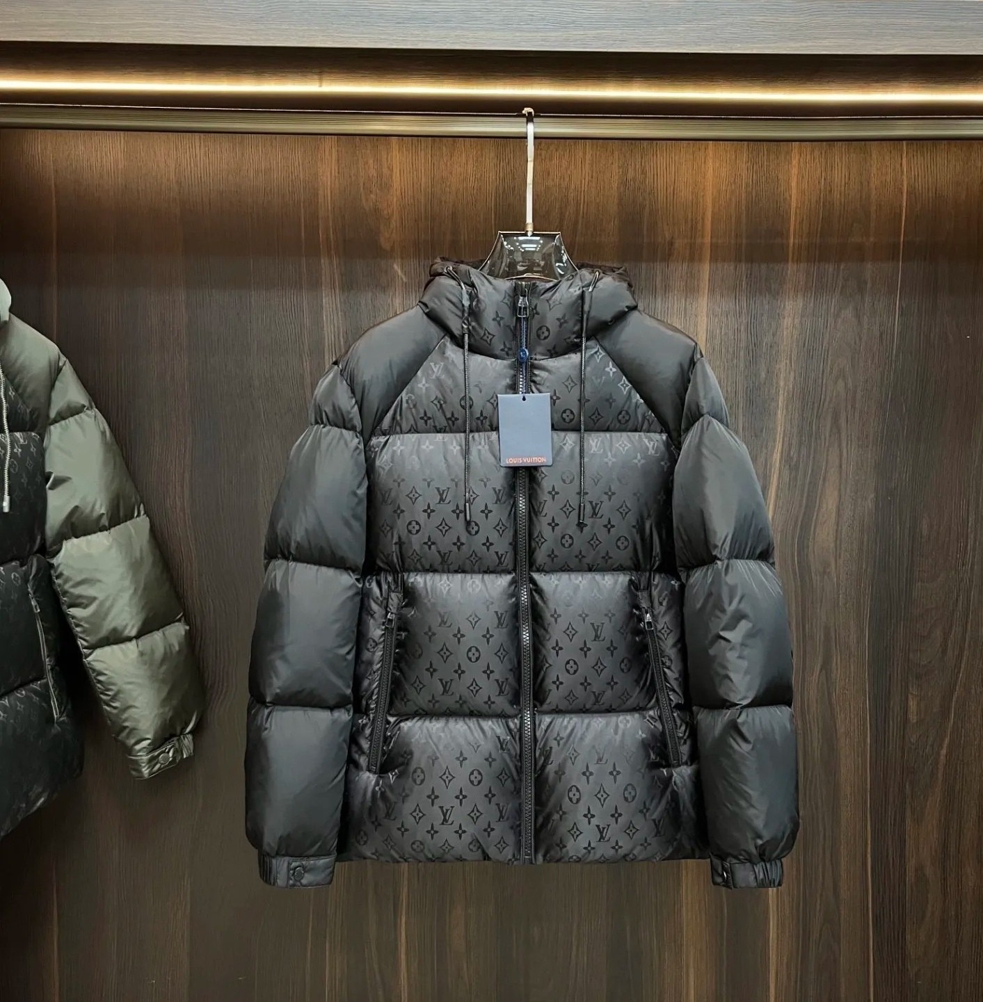 【LOUIS VUITTON旗艦店】ルイヴィトン ダウンジャケット ご好評に付き再入荷！