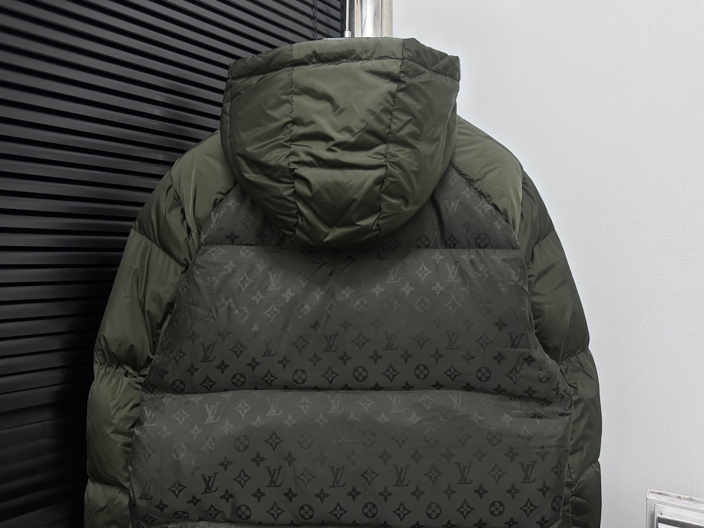 【LOUIS VUITTON旗艦店】ルイヴィトン ダウンジャケット ご好評に付き再入荷！