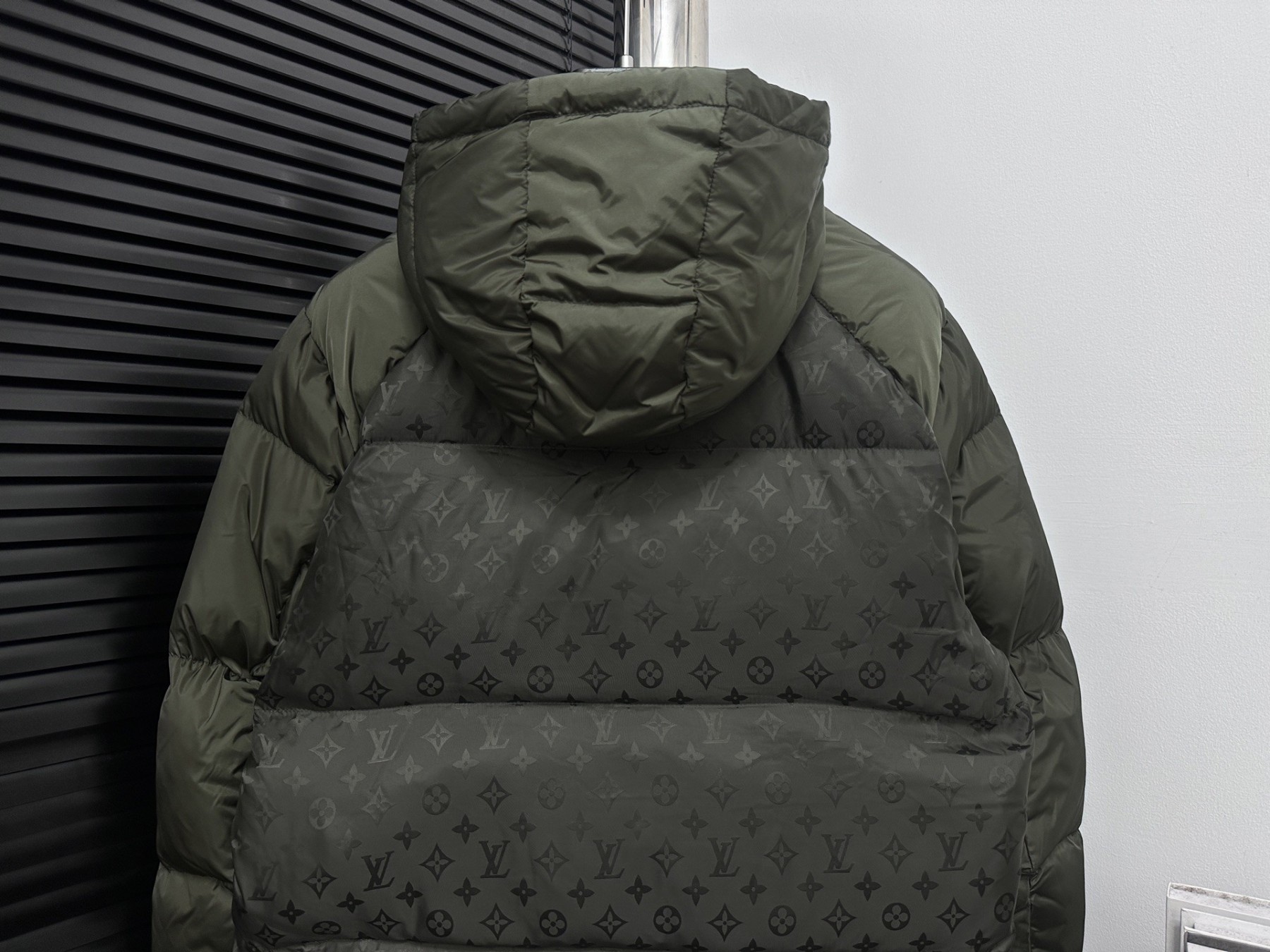 【LOUIS VUITTON旗艦店】ルイヴィトン ダウンジャケット ご好評に付き再入荷！