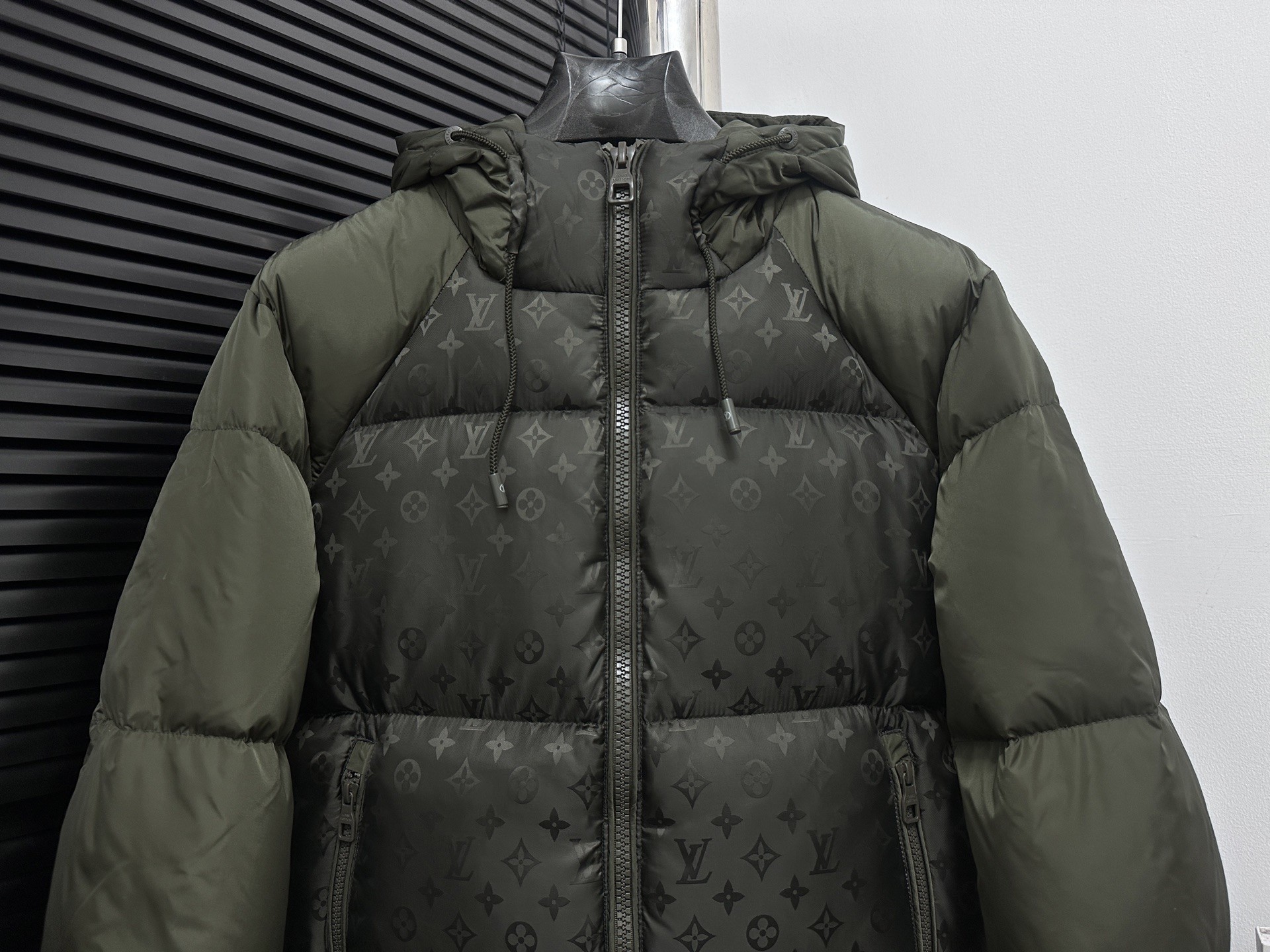 【LOUIS VUITTON旗艦店】ルイヴィトン ダウンジャケット ご好評に付き再入荷！