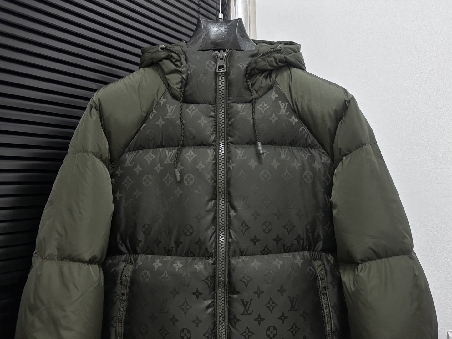 【LOUIS VUITTON旗艦店】ルイヴィトン ダウンジャケット ご好評に付き再入荷！