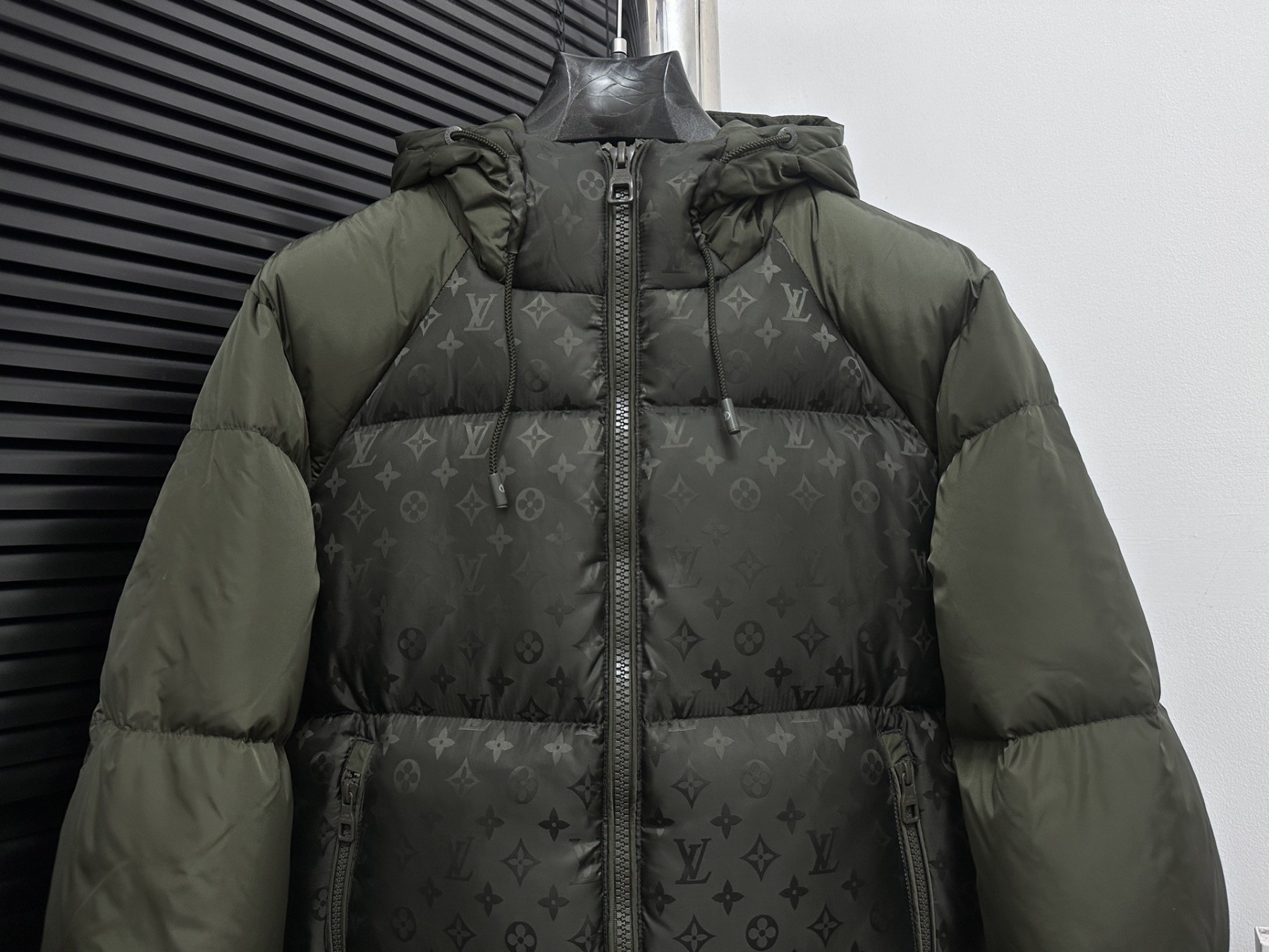 【LOUIS VUITTON旗艦店】ルイヴィトン ダウンジャケット ご好評に付き再入荷！