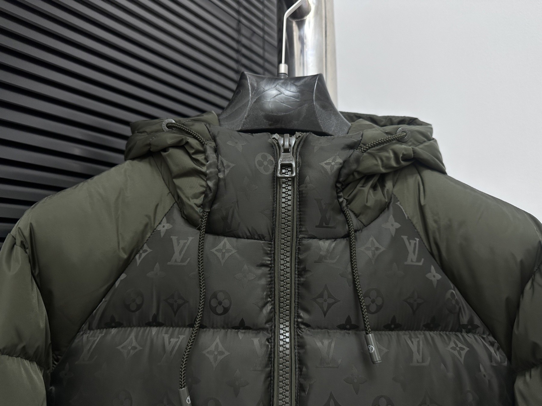 【LOUIS VUITTON旗艦店】ルイヴィトン ダウンジャケット ご好評に付き再入荷！
