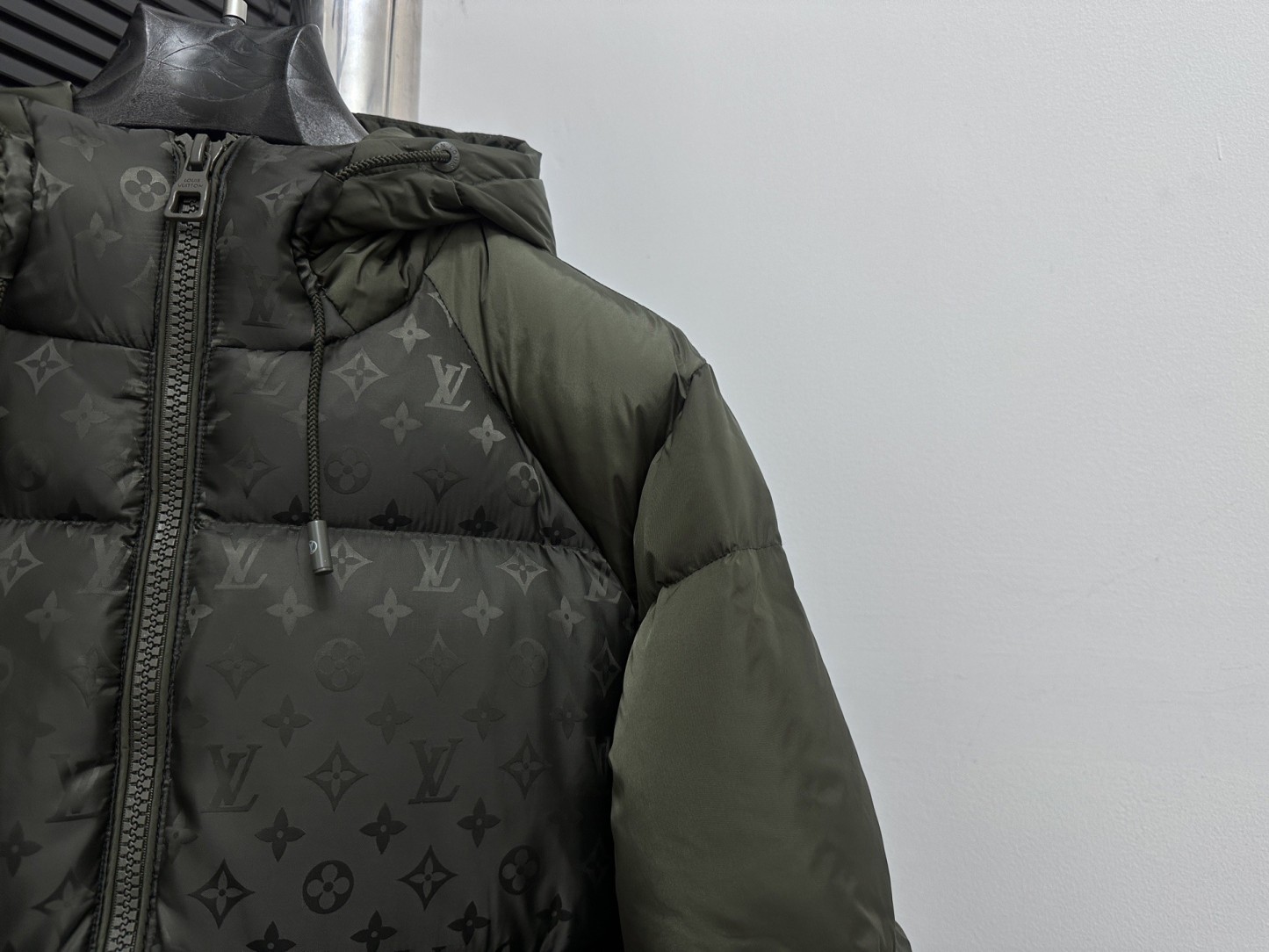 【LOUIS VUITTON旗艦店】ルイヴィトン ダウンジャケット ご好評に付き再入荷！