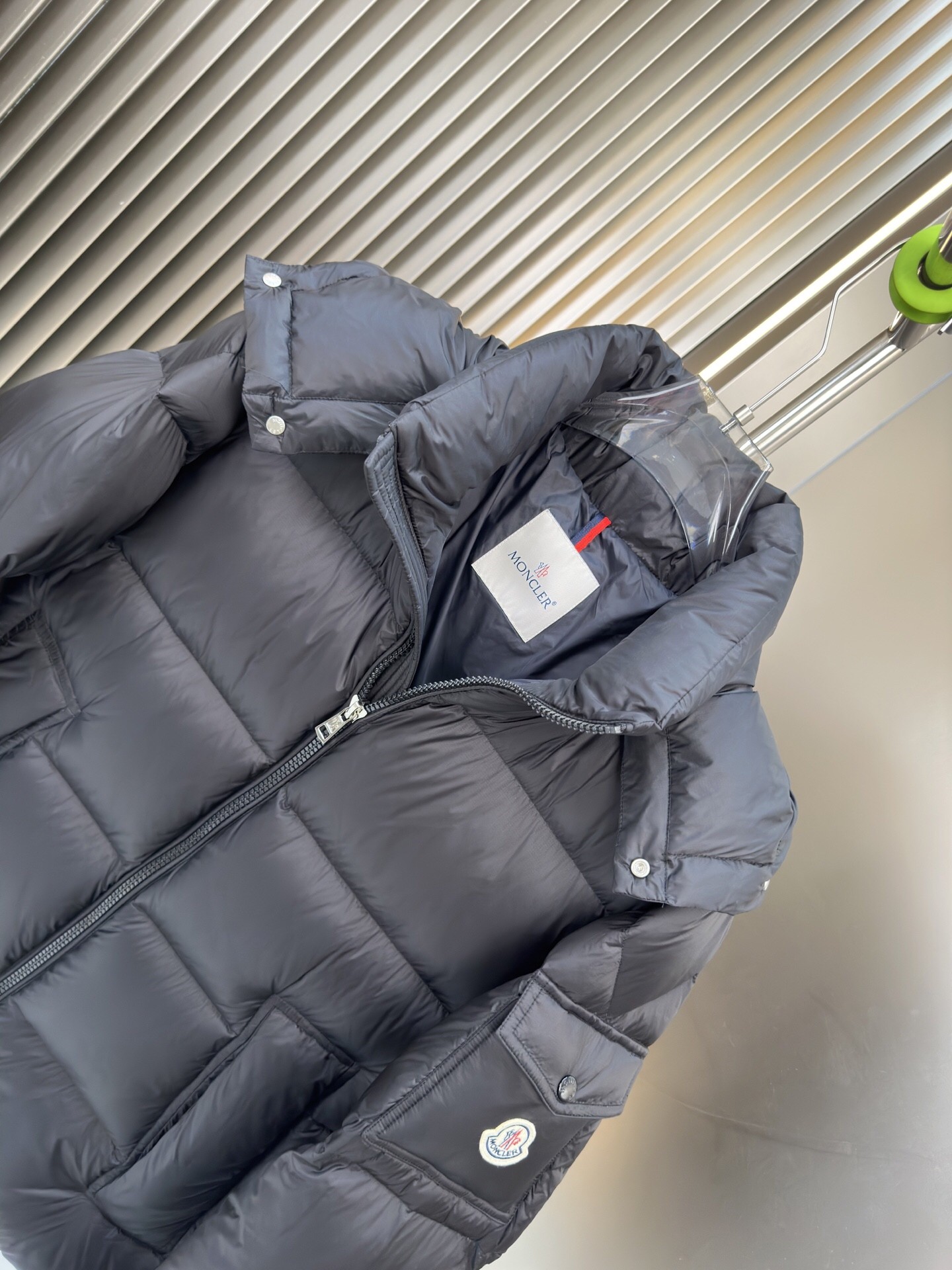 【MONCLER 公式旗艦店】モンクレール ダウンジャケット ご好評に付き再入荷！