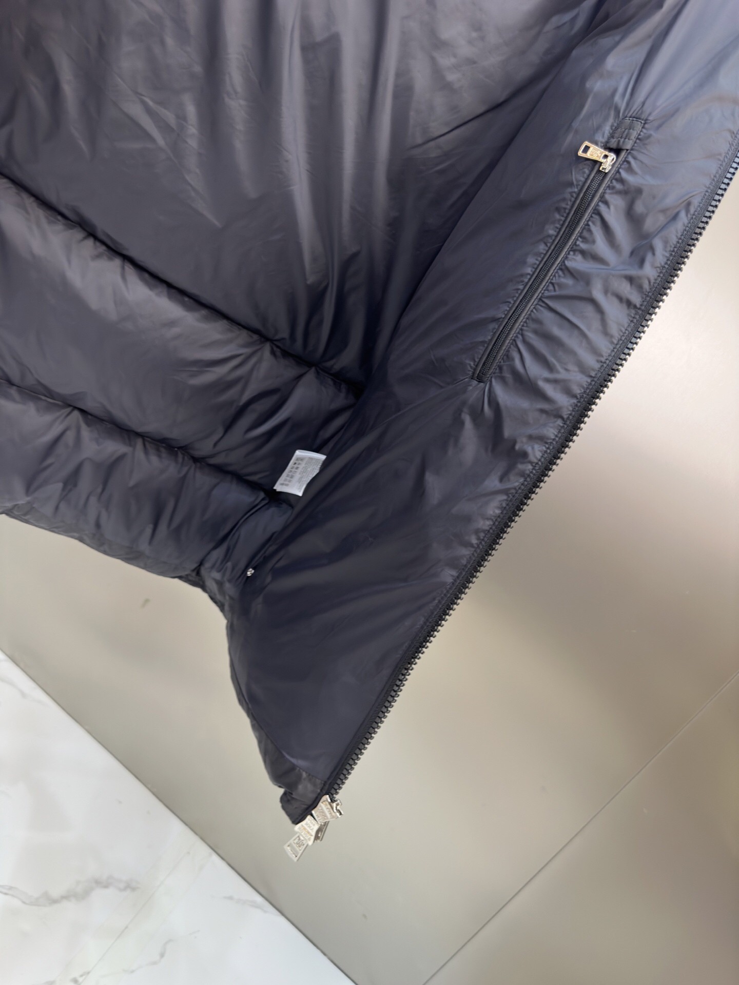 【MONCLER 公式旗艦店】モンクレール ダウンジャケット ご好評に付き再入荷！