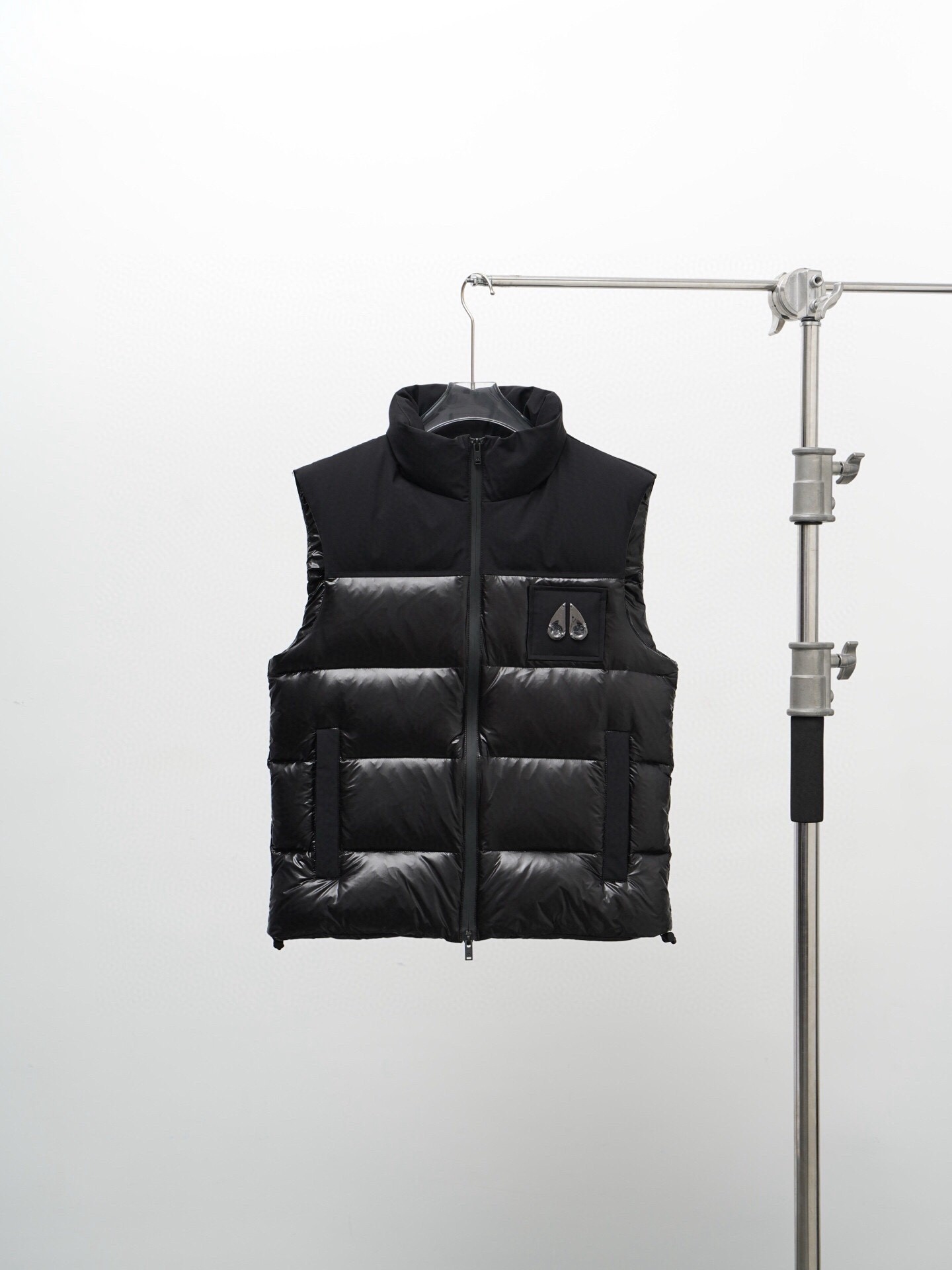 【MOOSE KNUCKLES 公式旗艦店】ダウンベスト ご好評に付き再入荷！